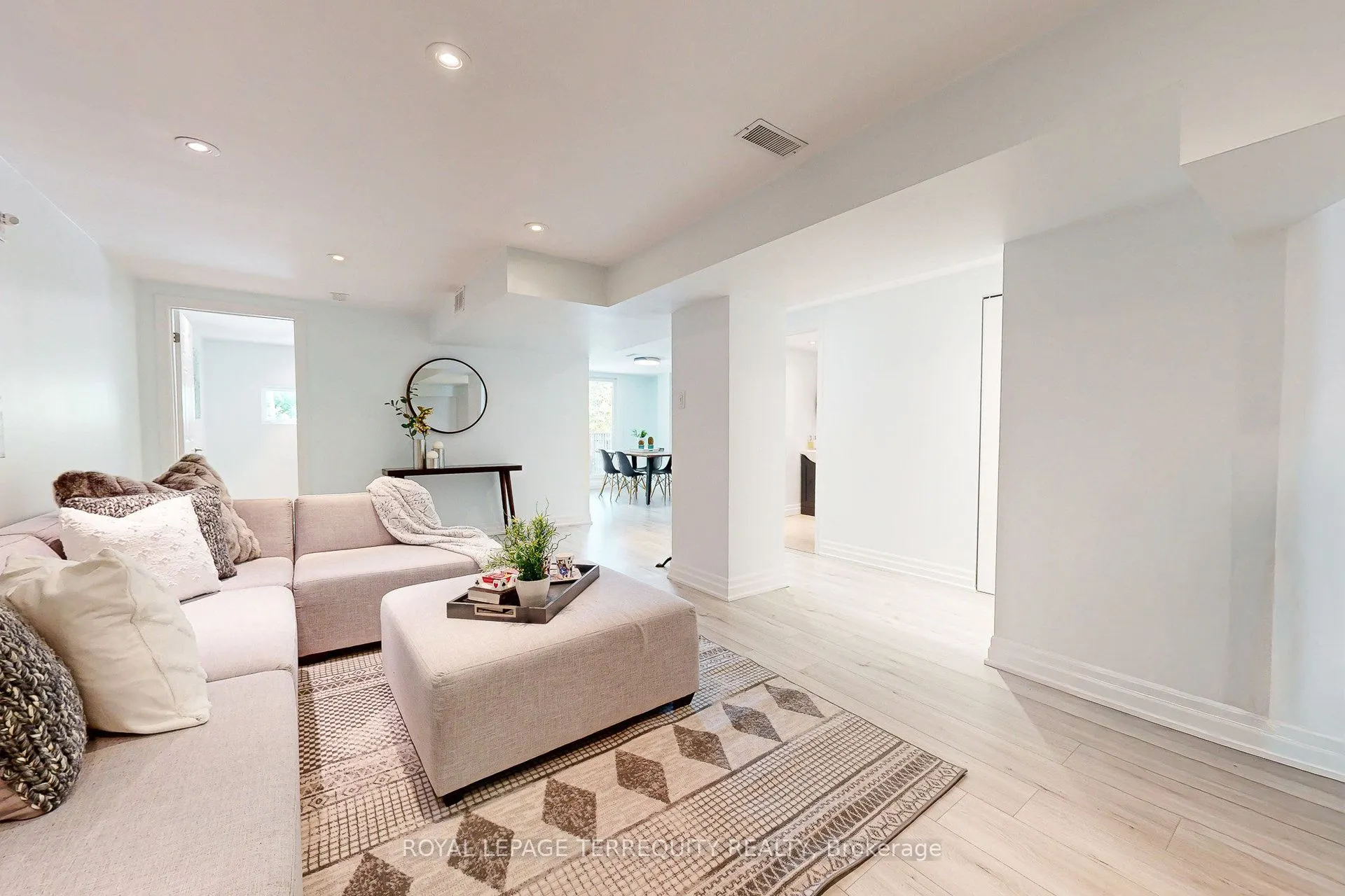 20 Woodcroft Lane