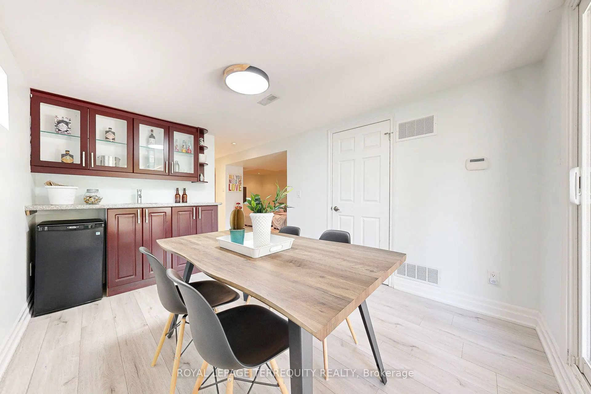 20 Woodcroft Lane