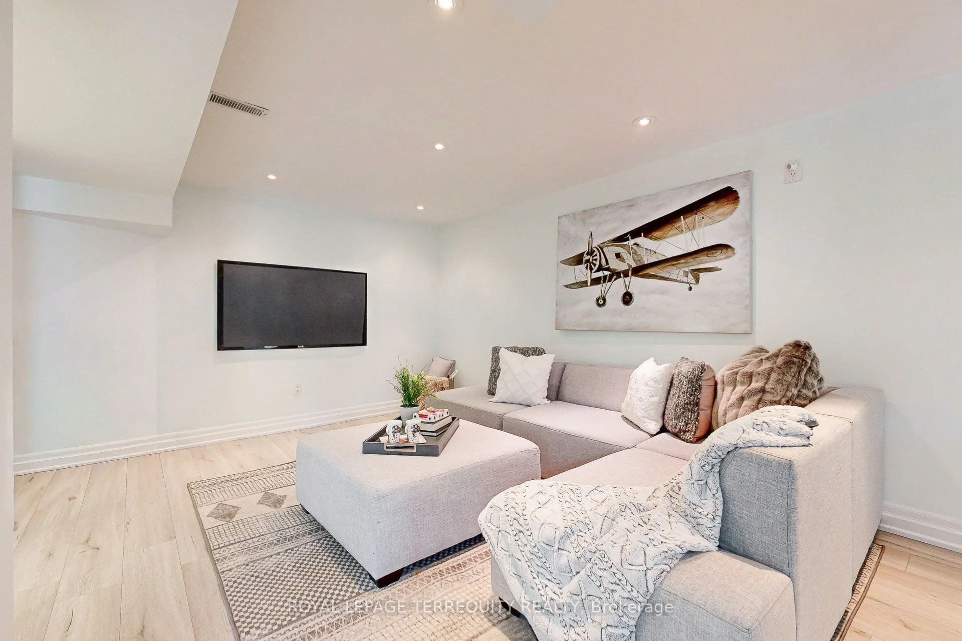 20 Woodcroft Lane