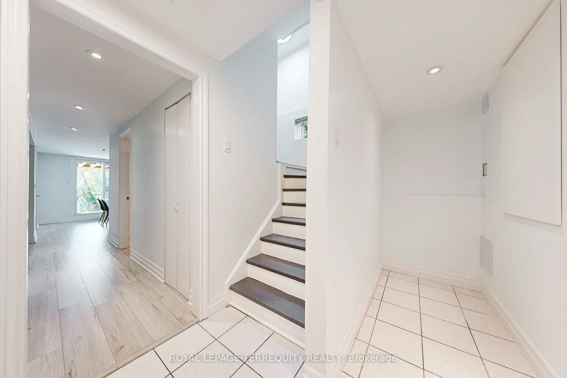 20 Woodcroft Lane