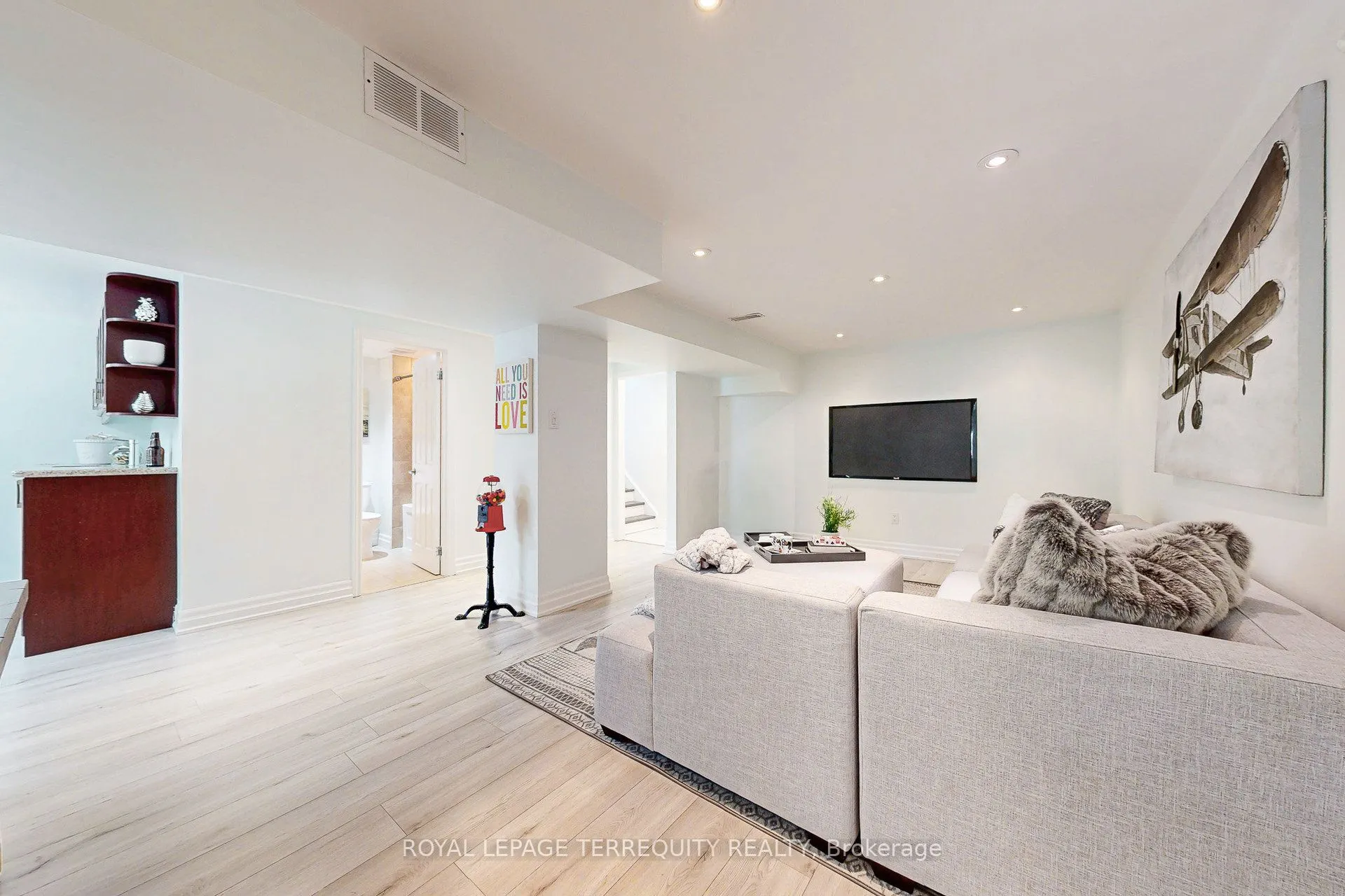 20 Woodcroft Lane