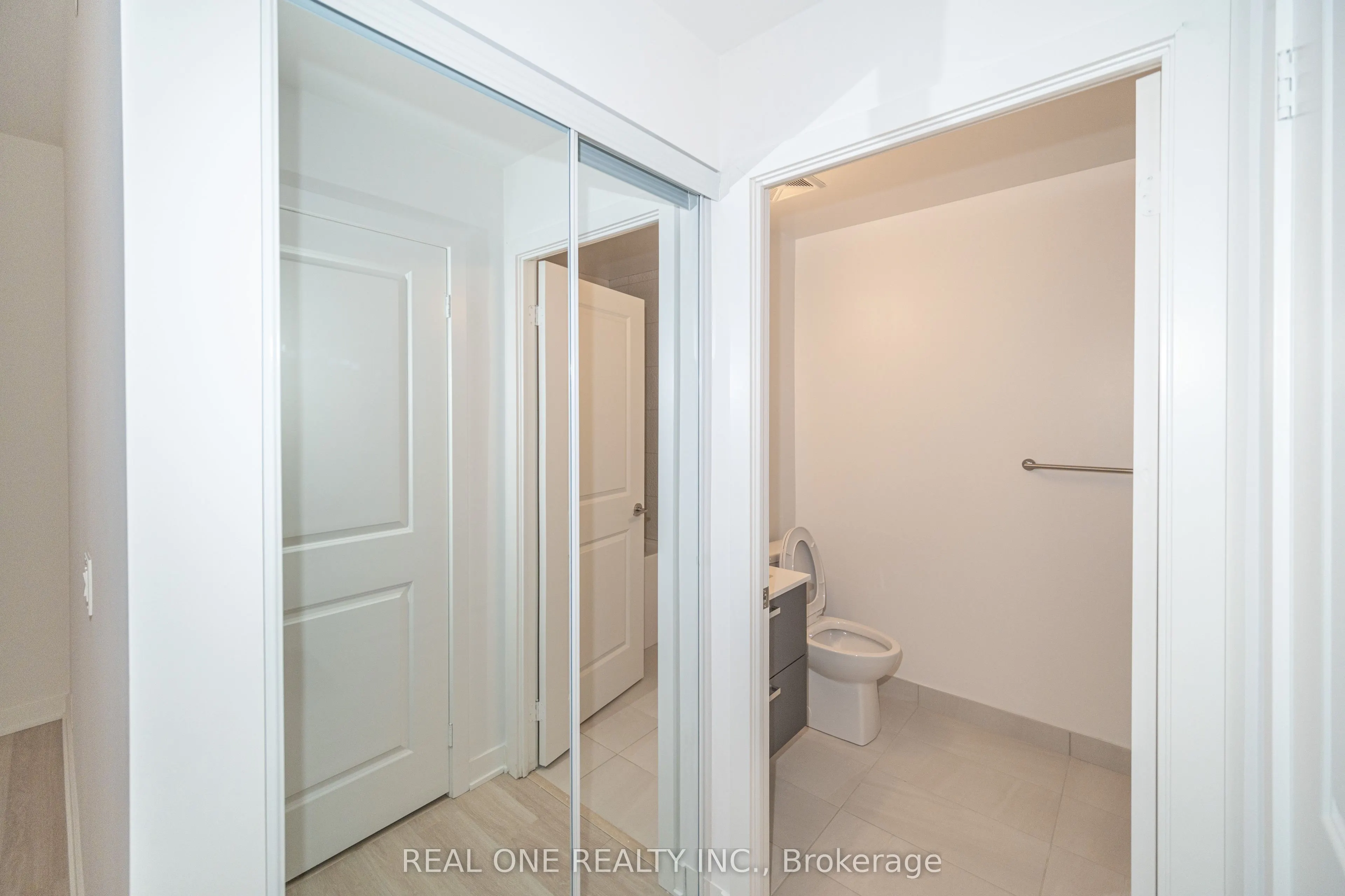 30 Upper Mall Way, #1408