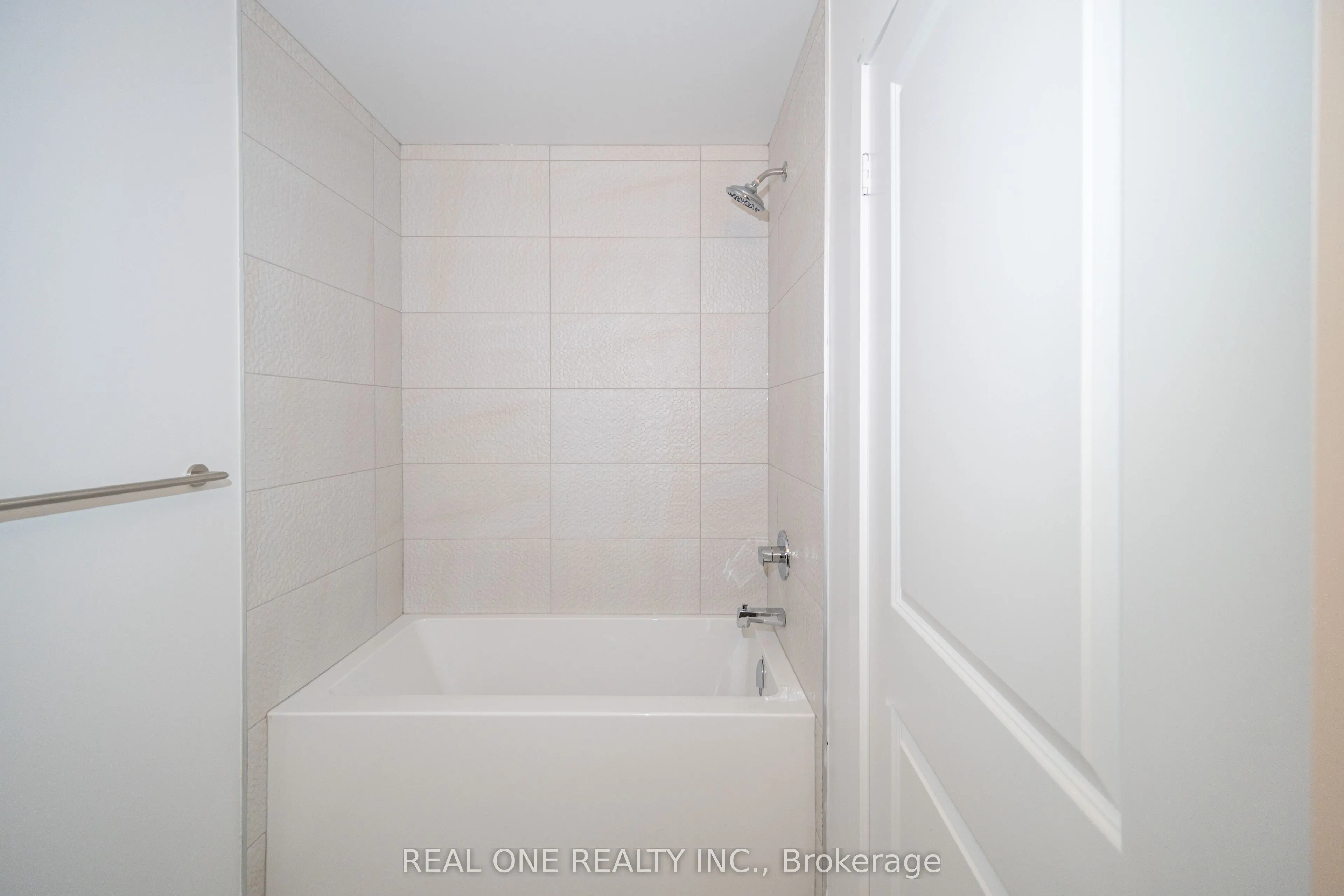 30 Upper Mall Way, #1408