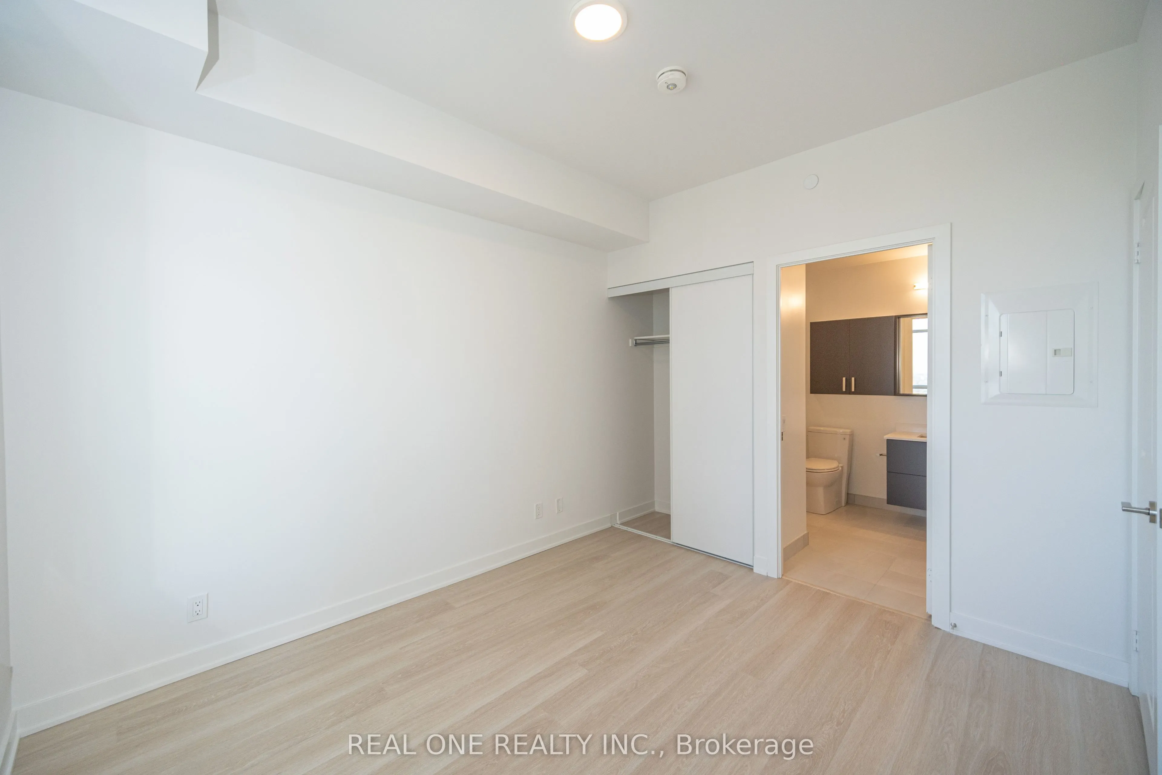 30 Upper Mall Way, #1408