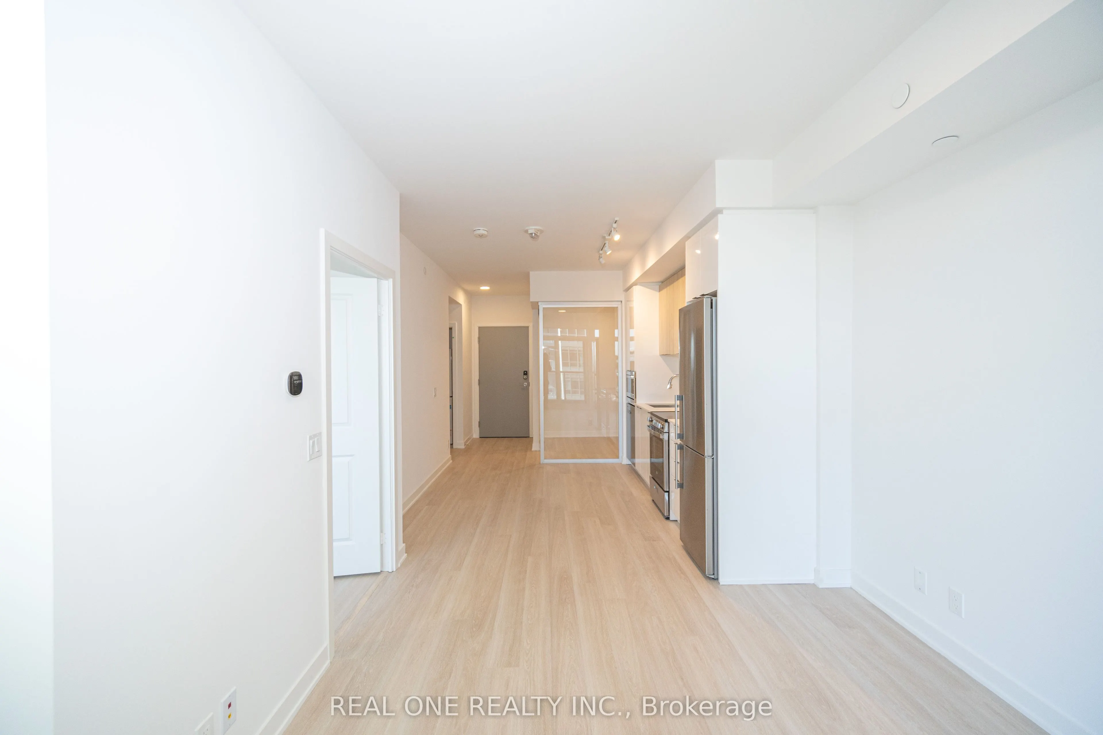 30 Upper Mall Way, #1408