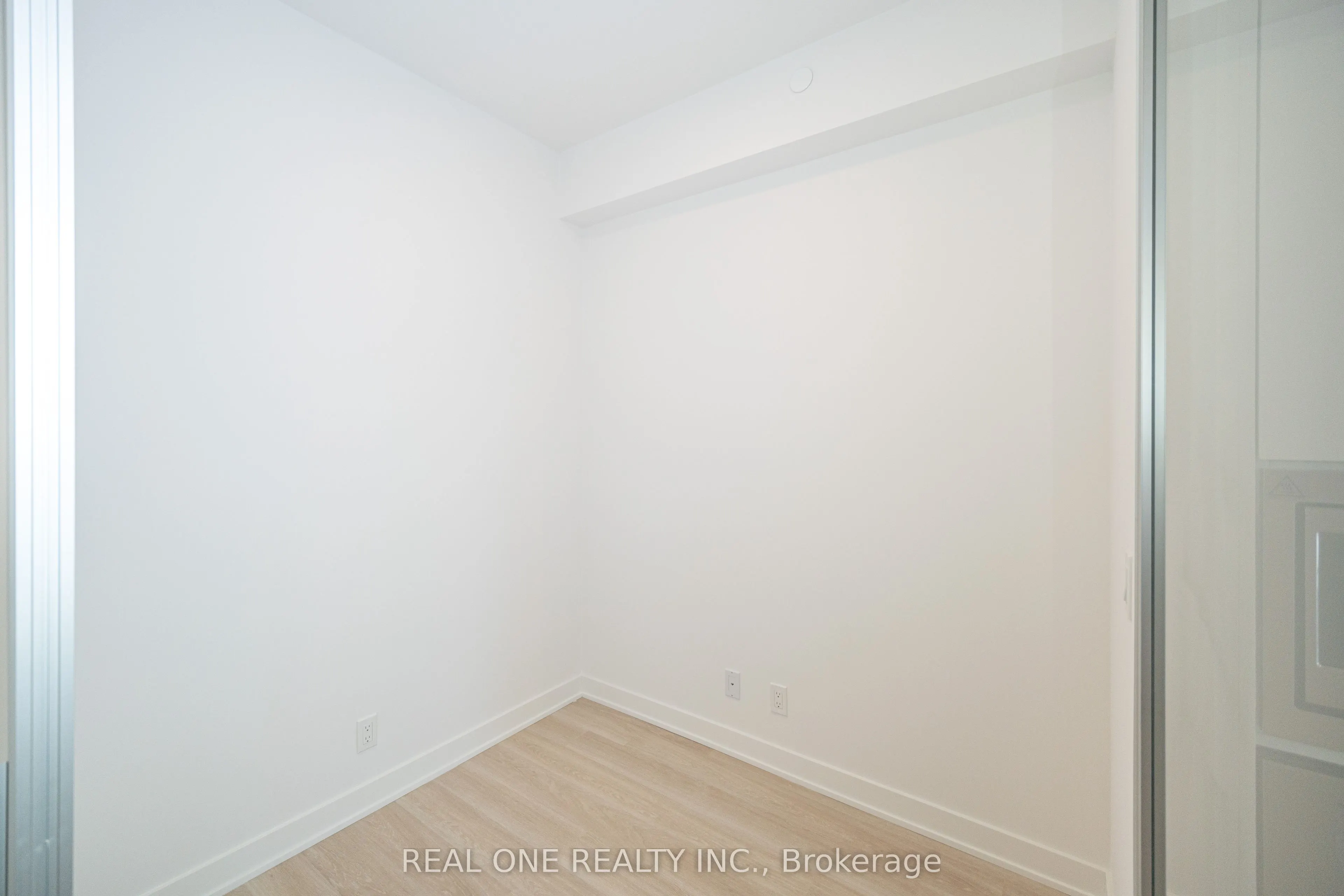 30 Upper Mall Way, #1408
