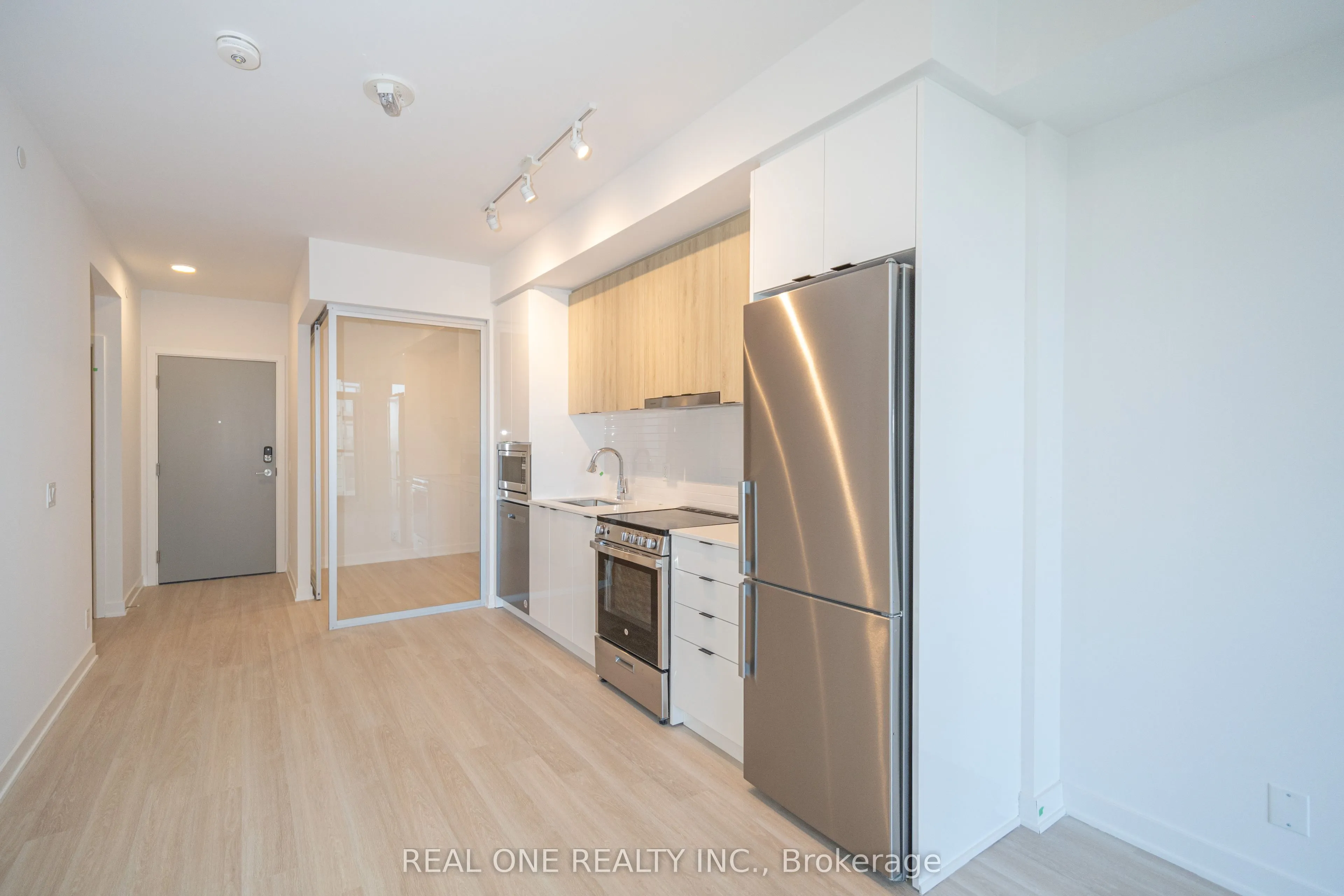 30 Upper Mall Way, #1408