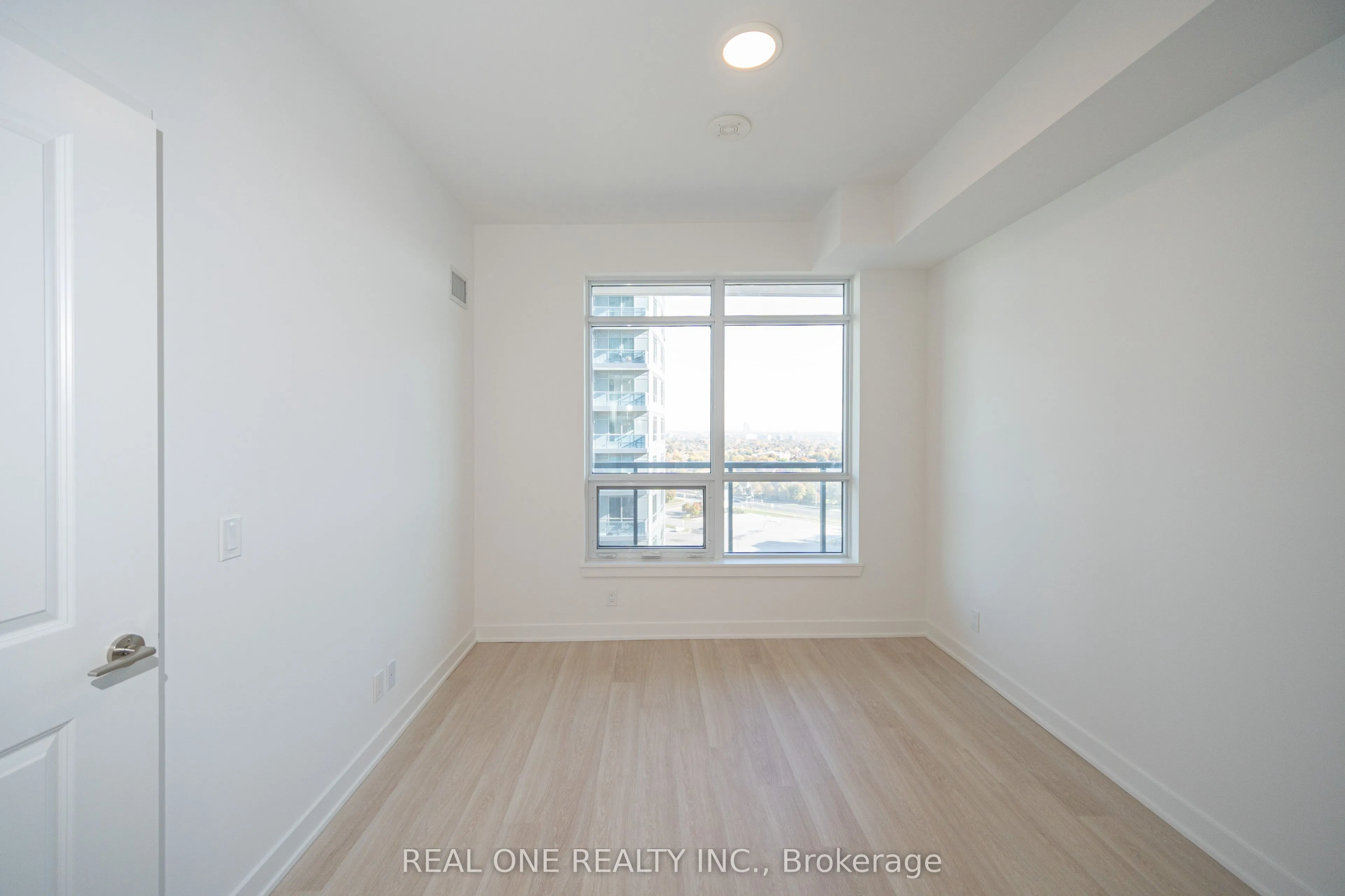 30 Upper Mall Way, #1408