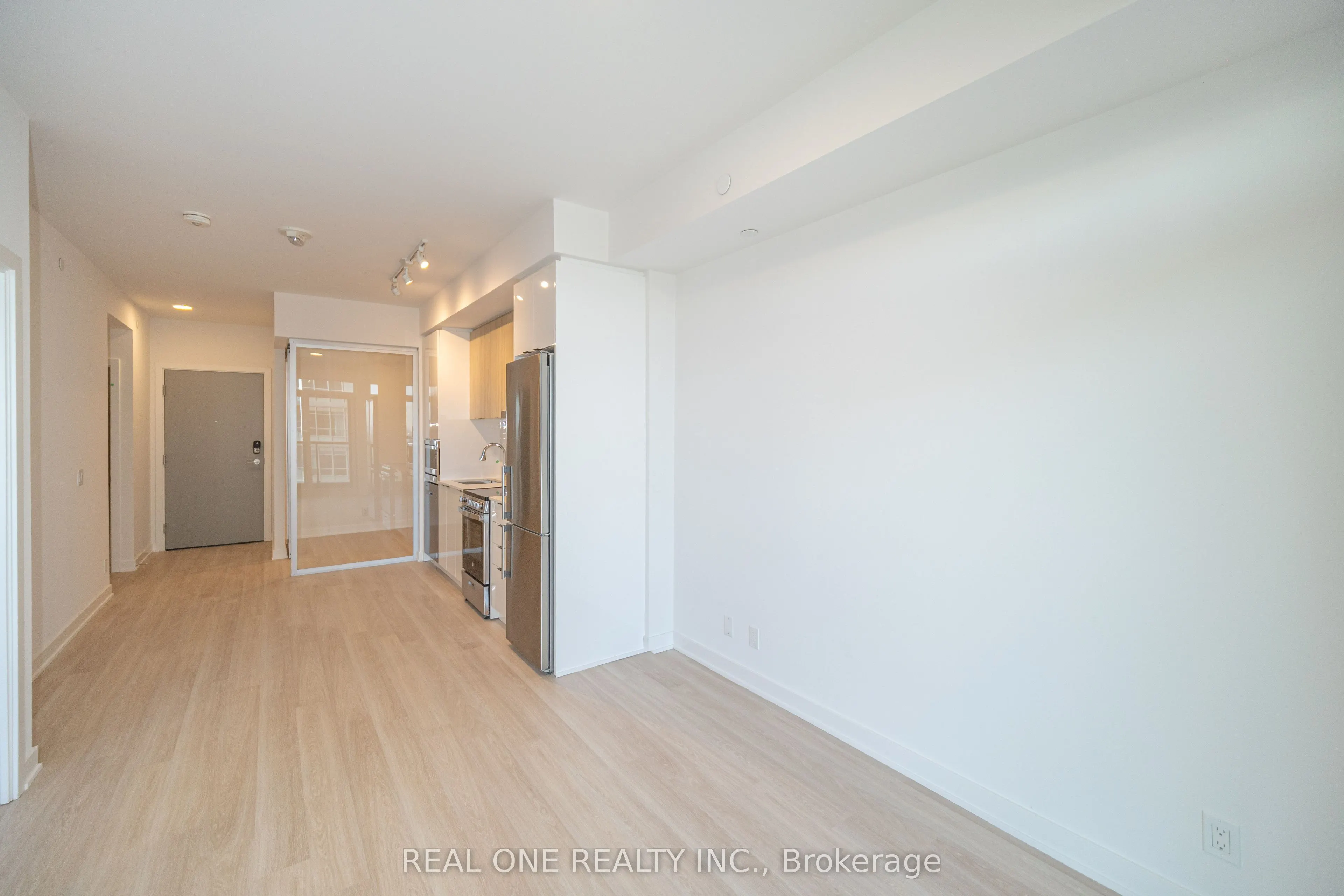 30 Upper Mall Way, #1408