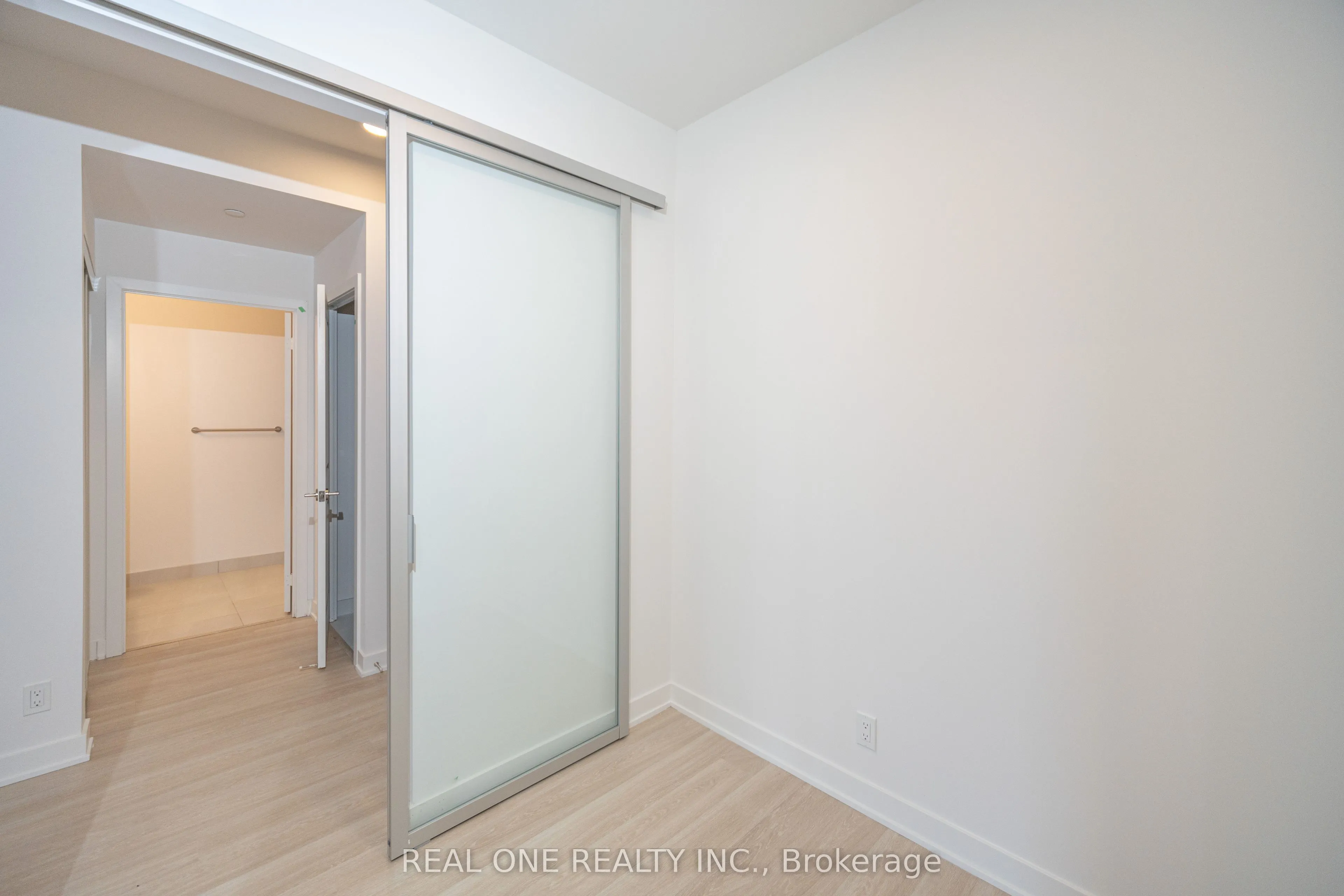 30 Upper Mall Way, #1408