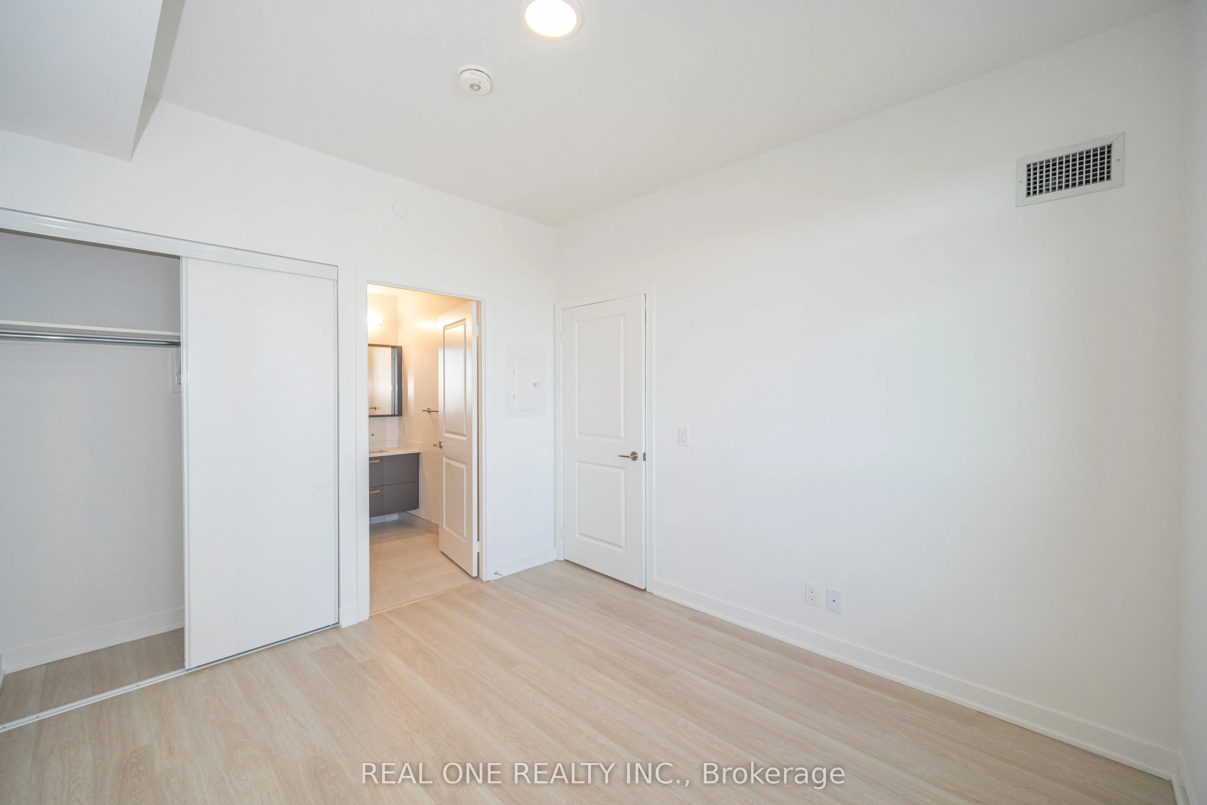 30 Upper Mall Way, #1408