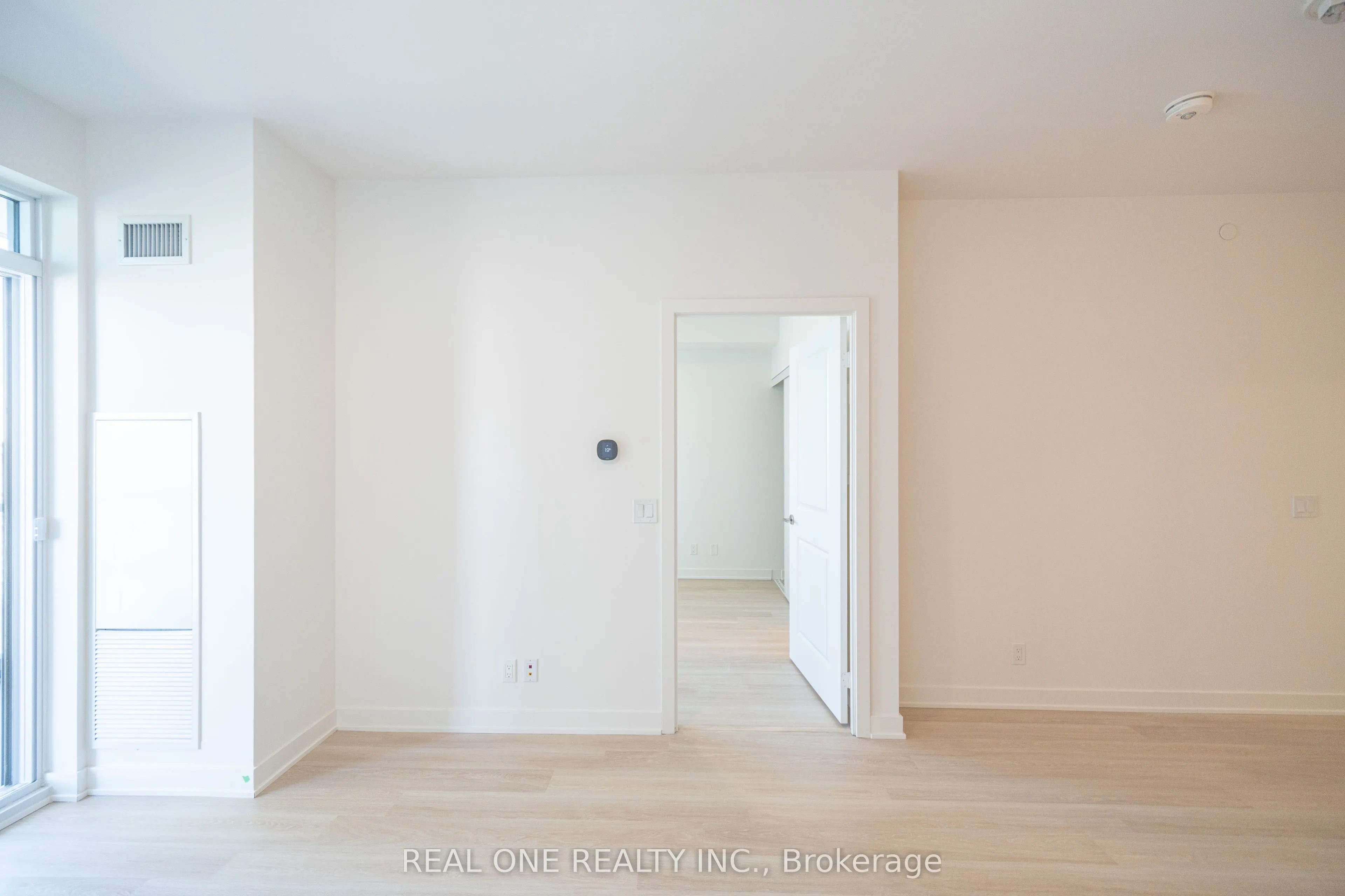 30 Upper Mall Way, #1408