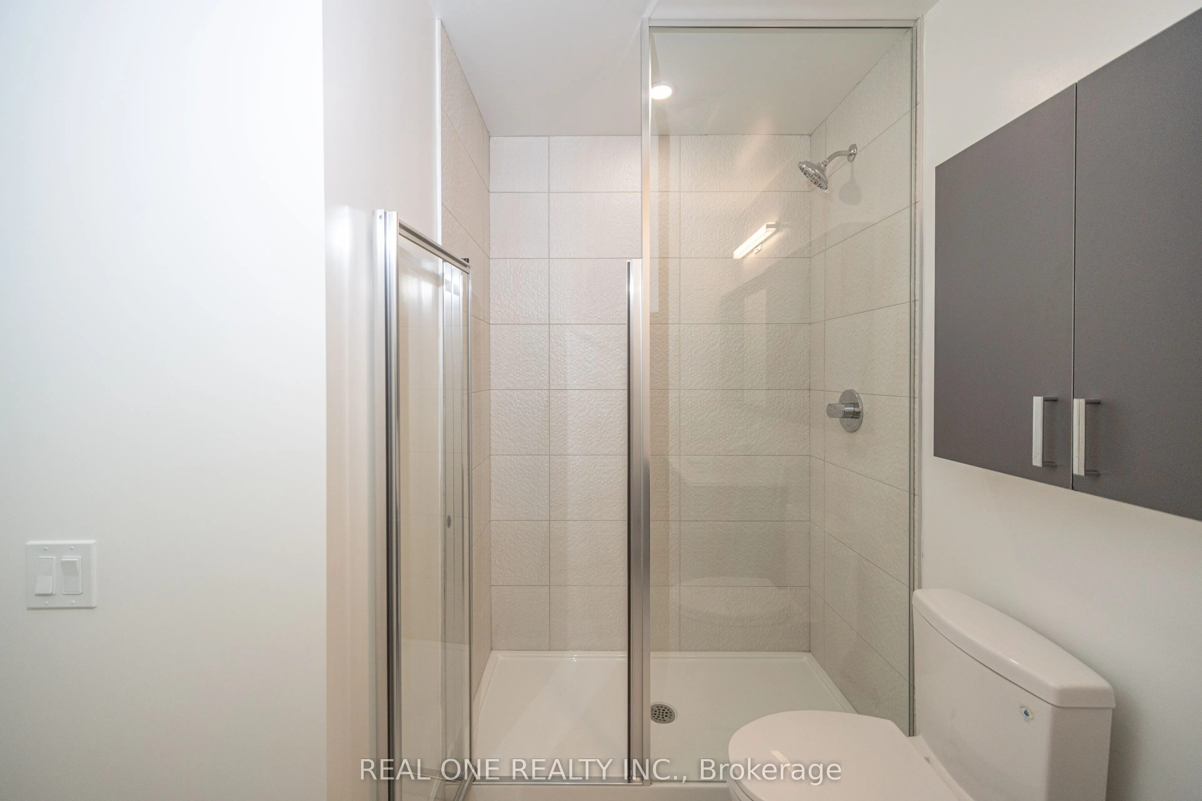 30 Upper Mall Way, #1408