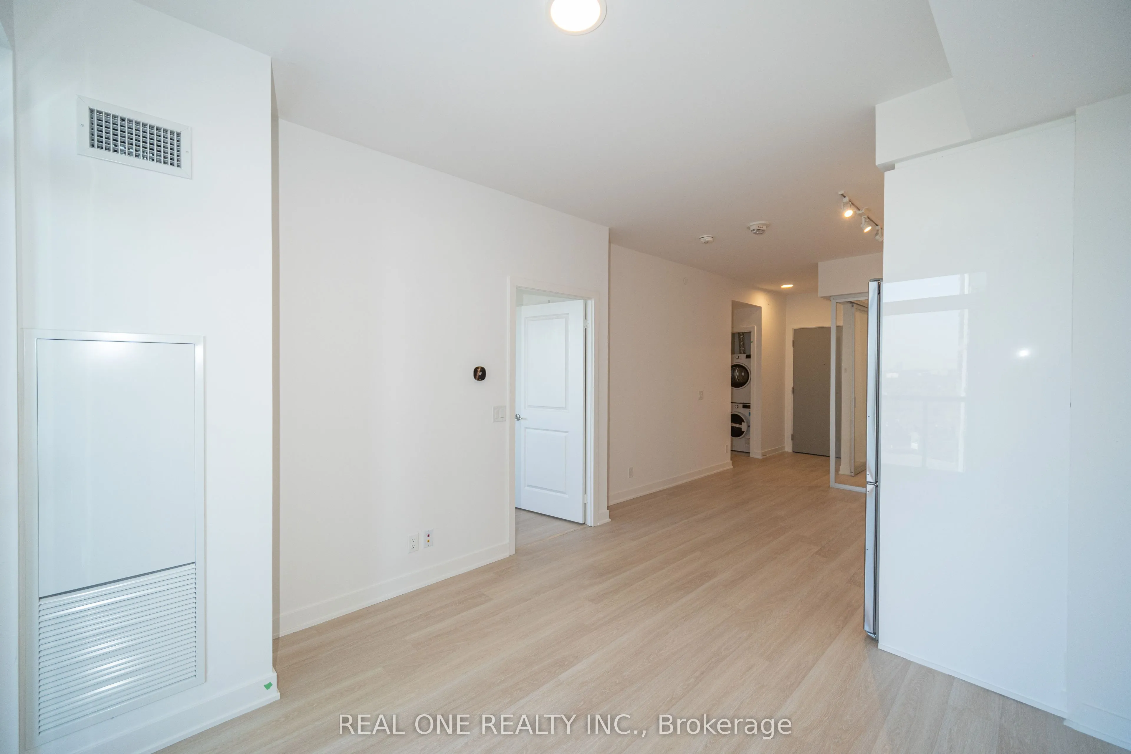30 Upper Mall Way, #1408
