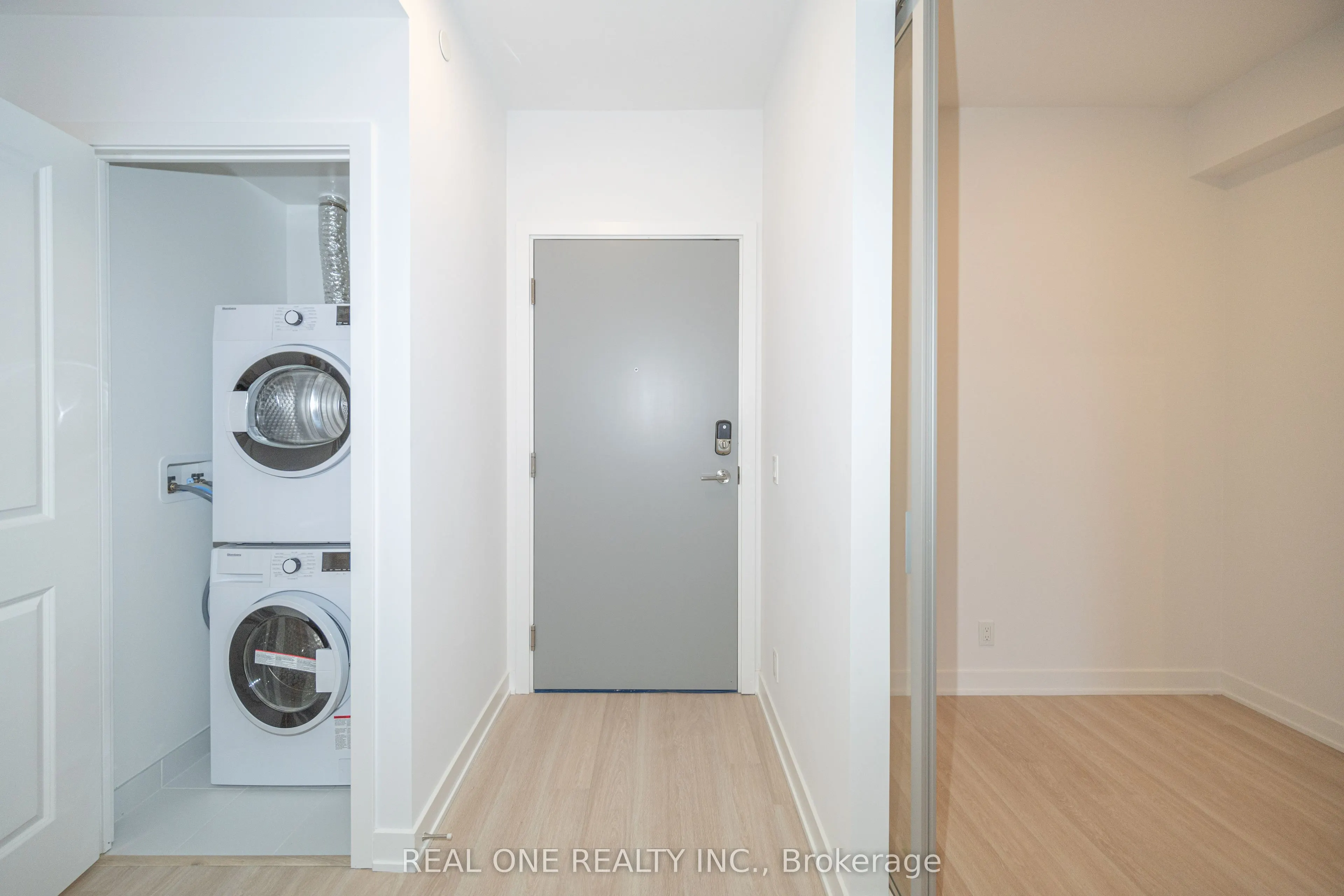 30 Upper Mall Way, #1408