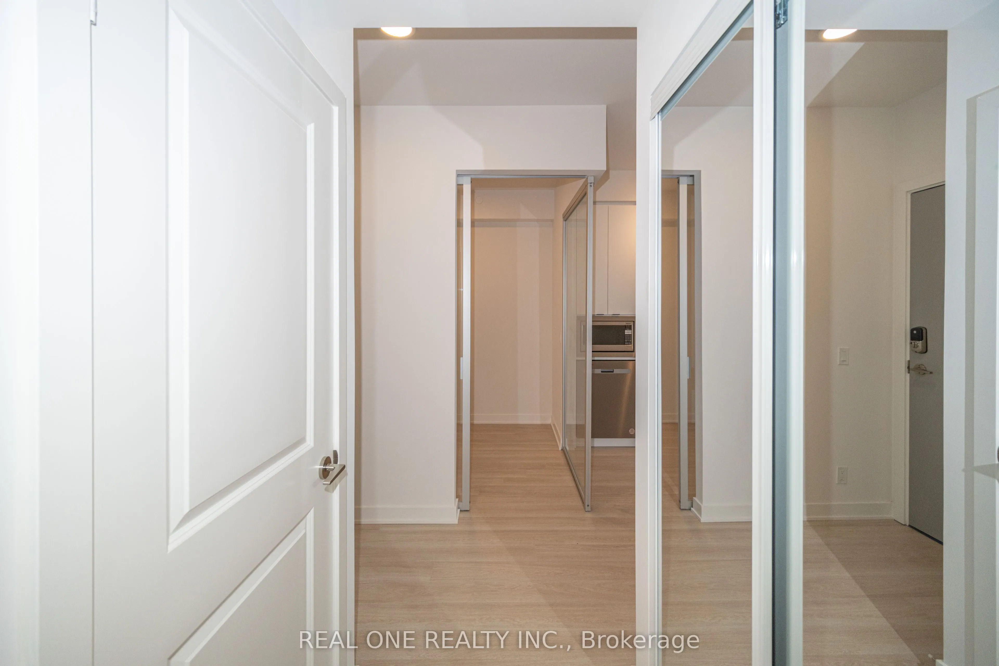 30 Upper Mall Way, #1408
