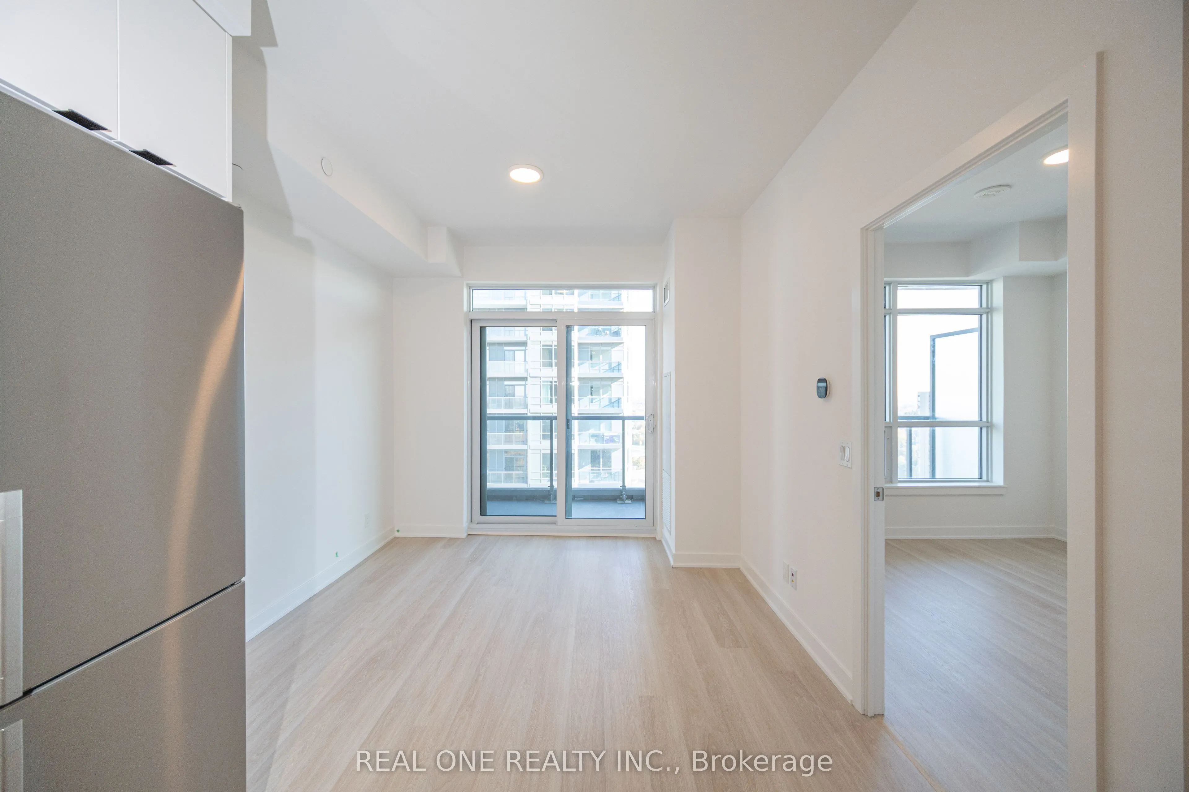 30 Upper Mall Way, #1408