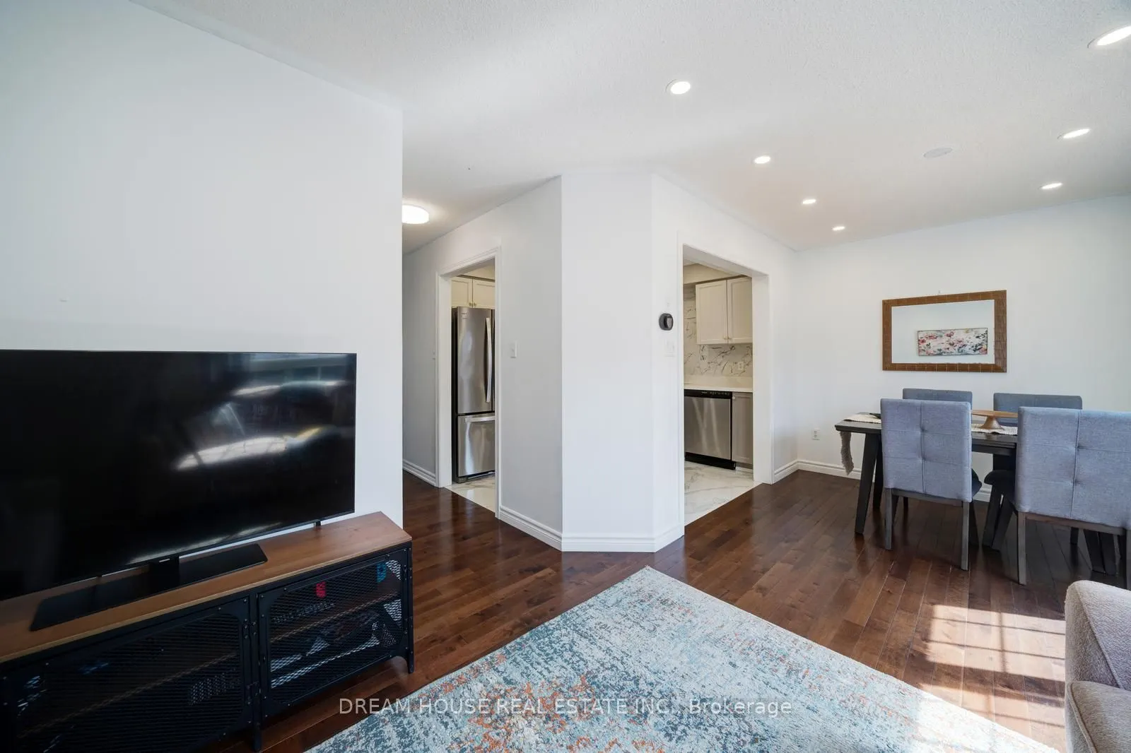 417 King Street E