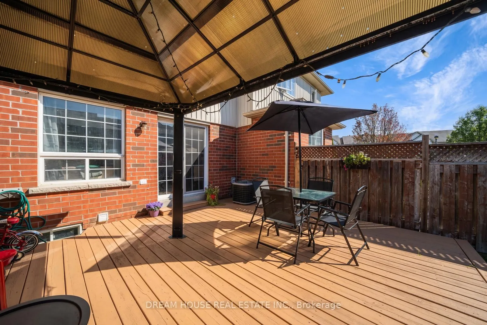 417 King Street E