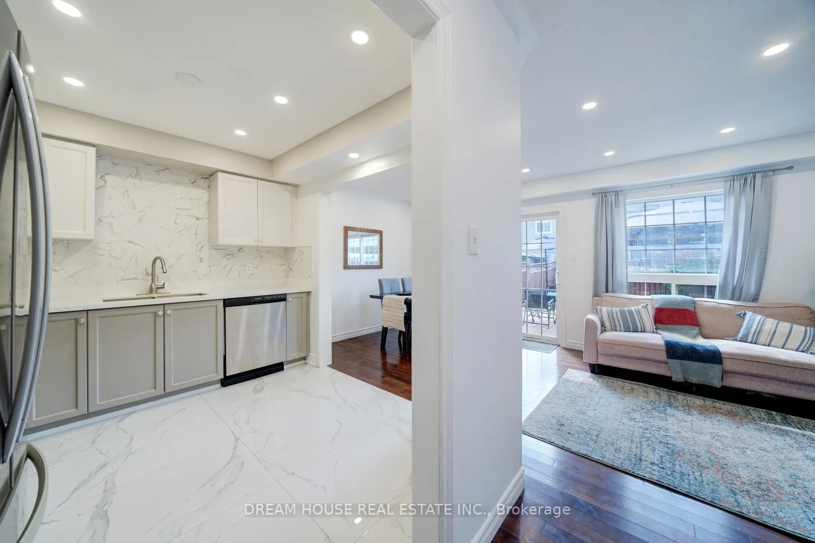417 King Street E