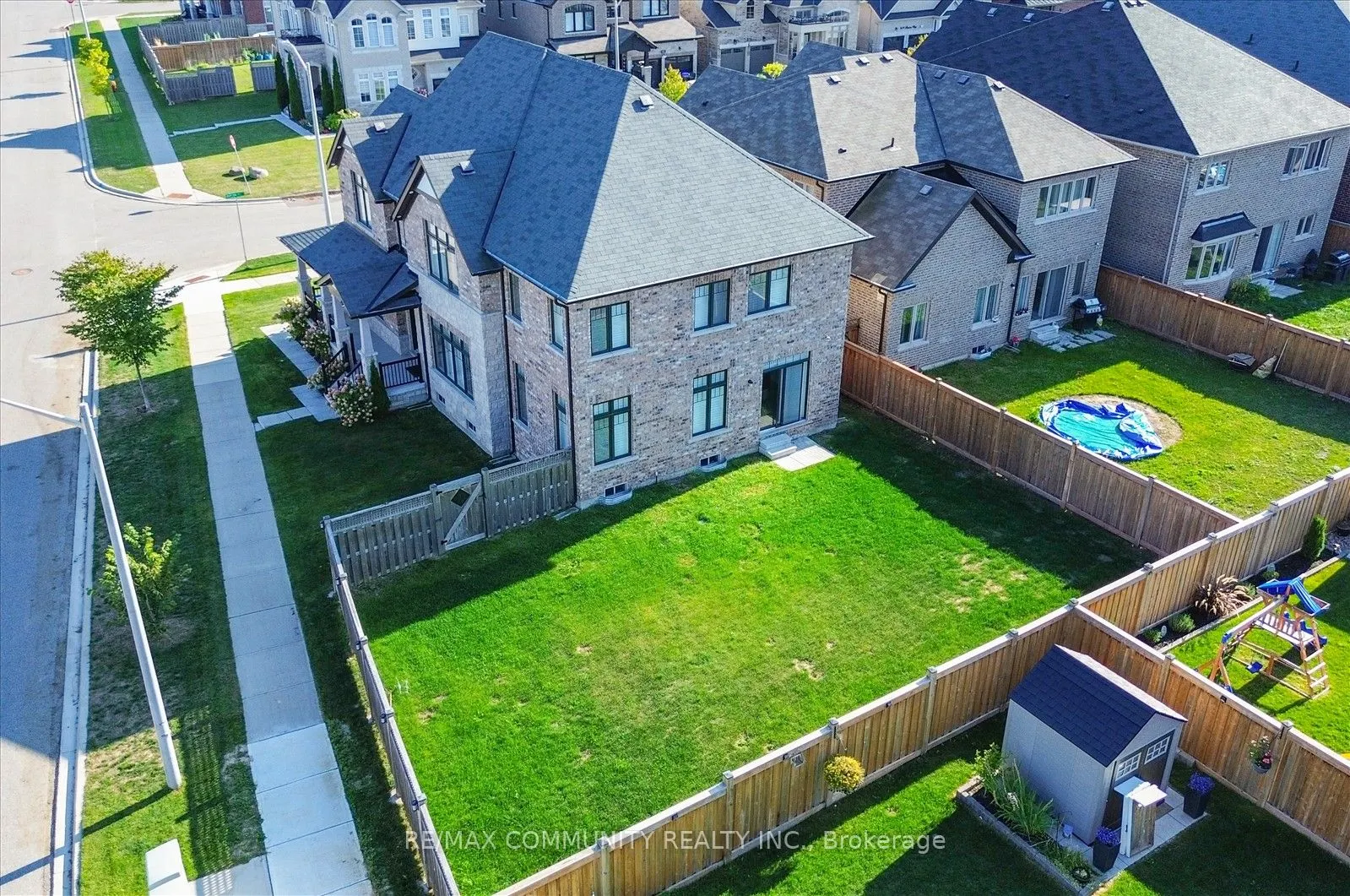 932 Barton Way