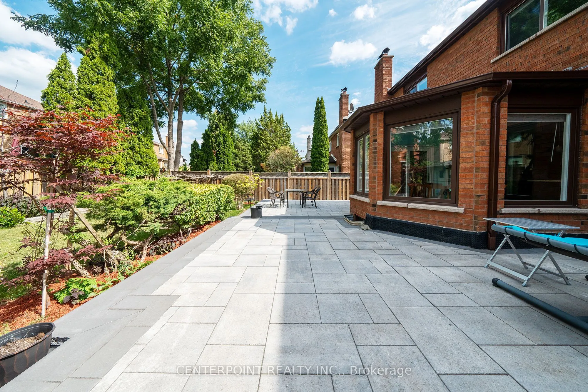 8 Woodlawn Road