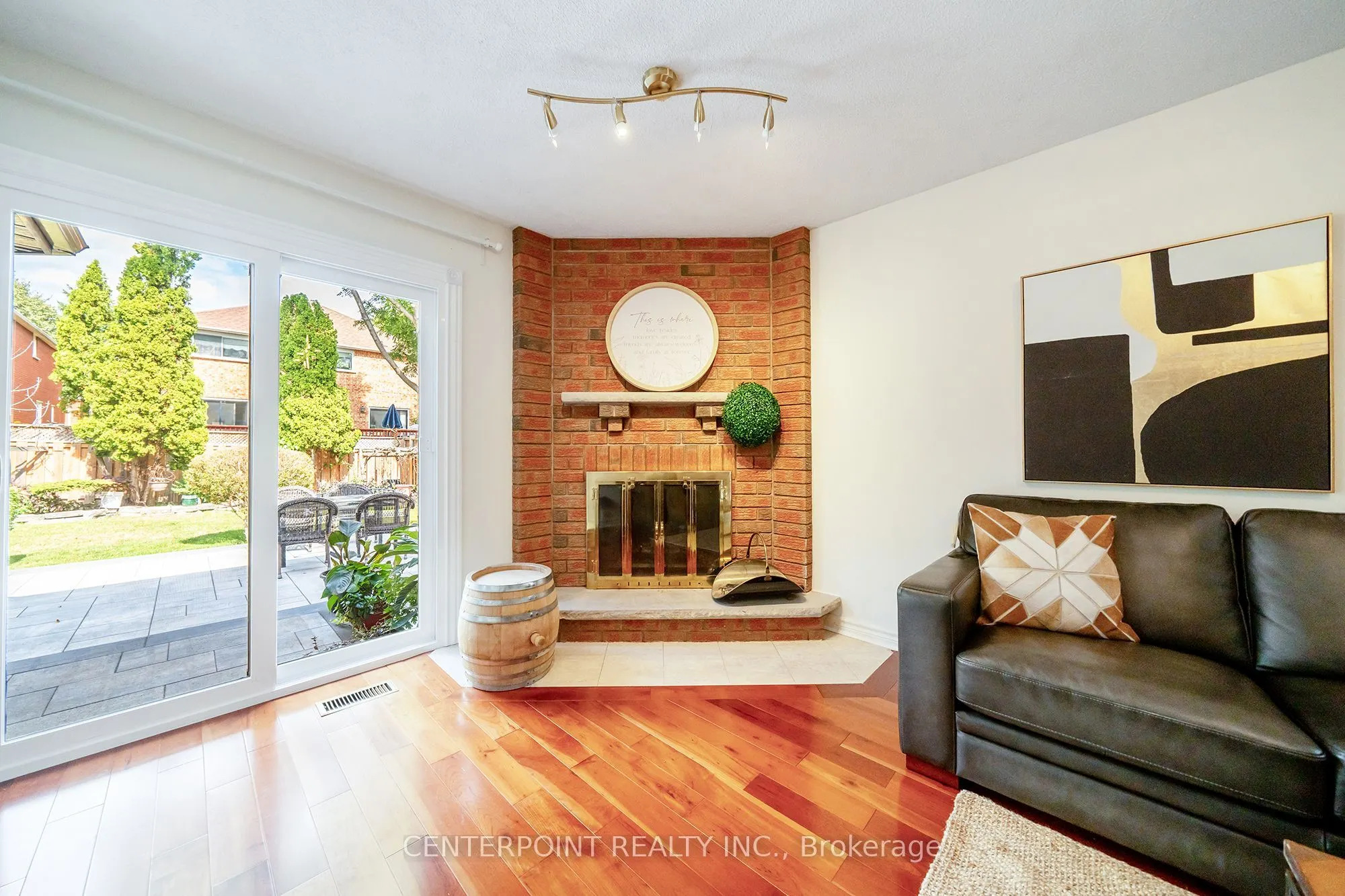 8 Woodlawn Road