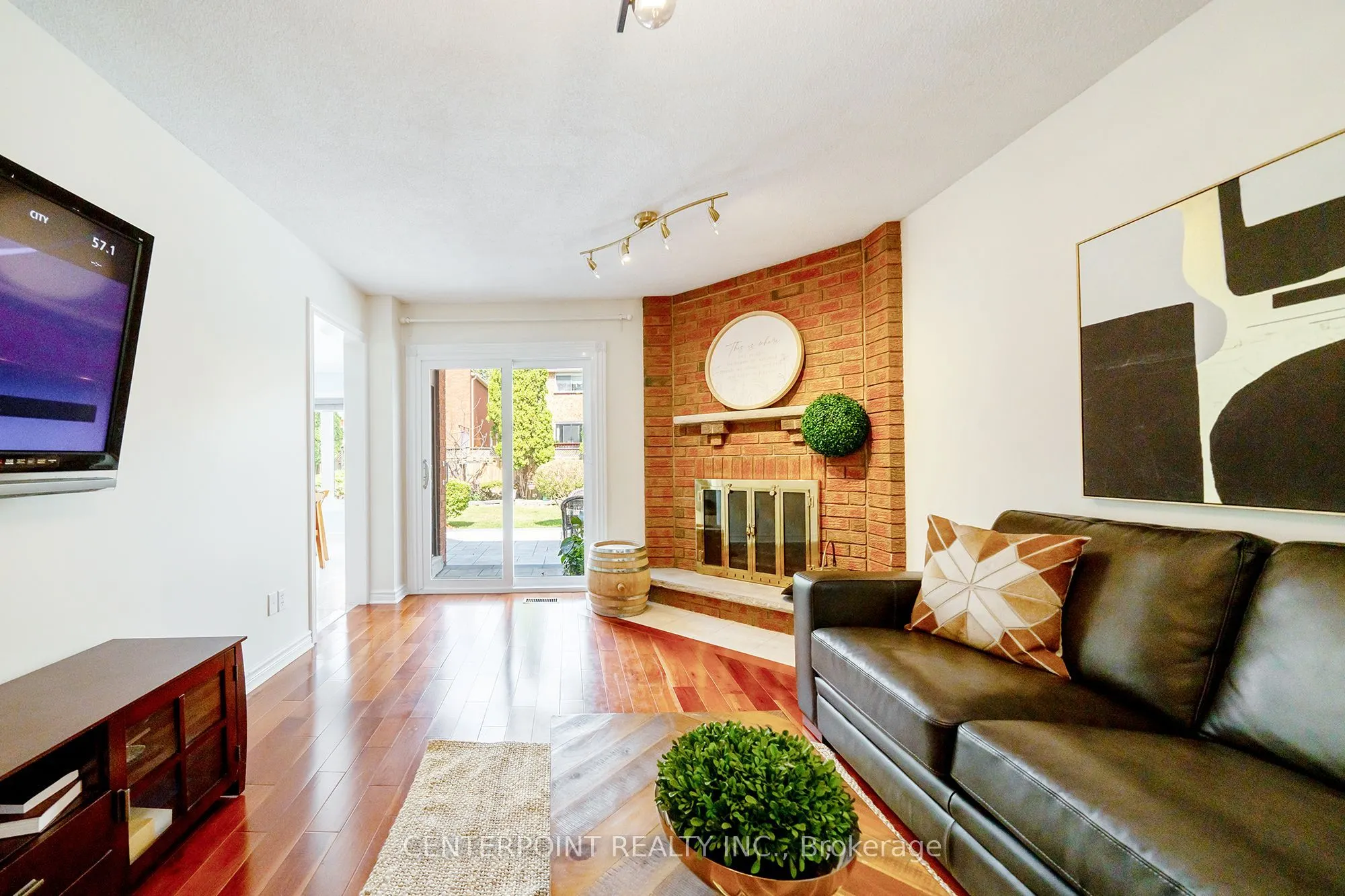 8 Woodlawn Road