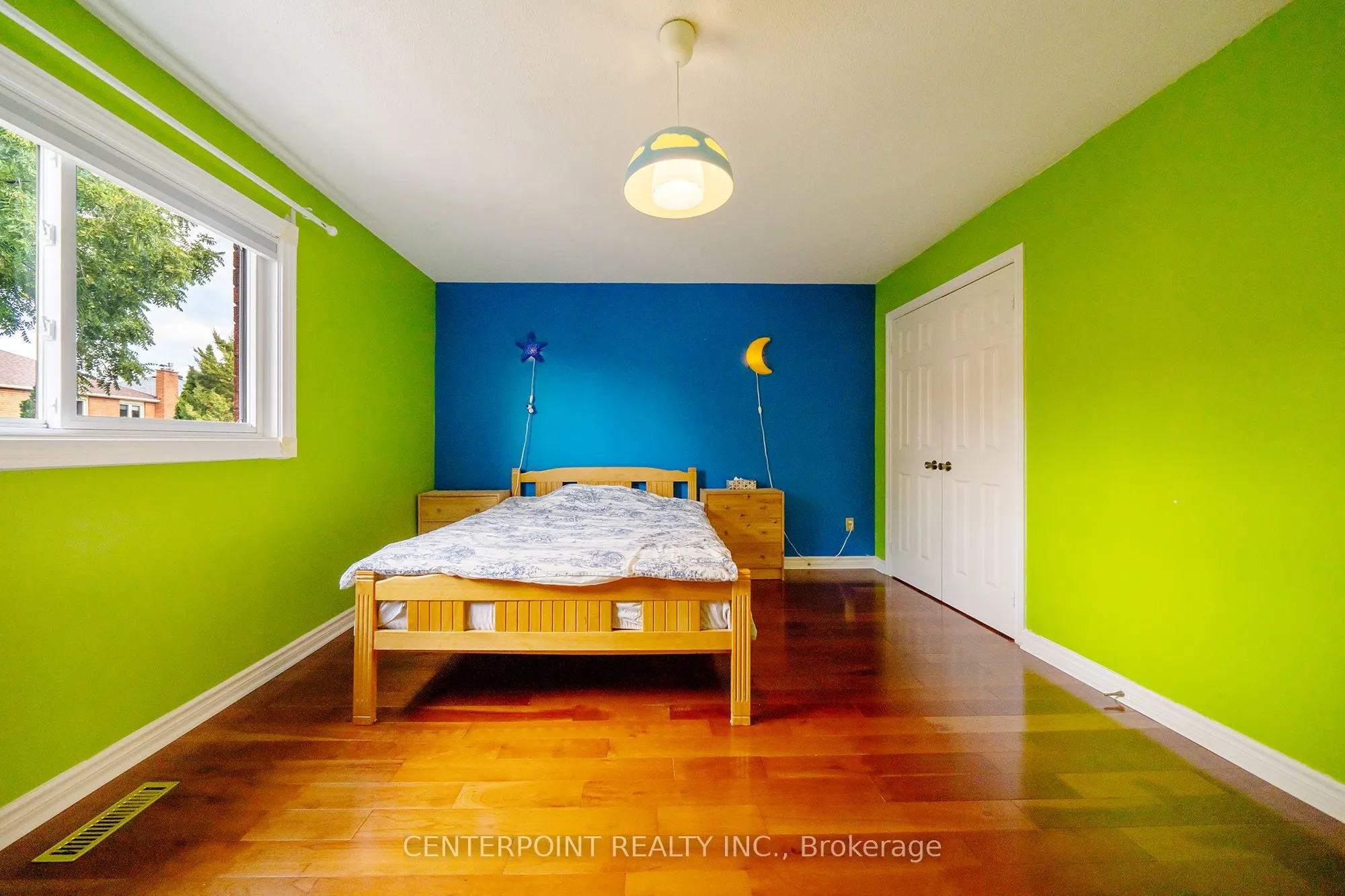 8 Woodlawn Road