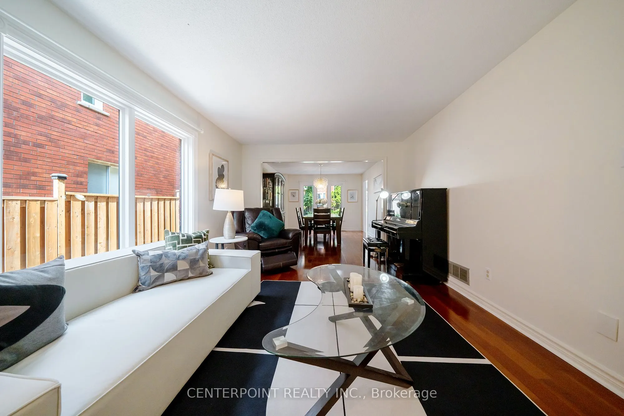 8 Woodlawn Road