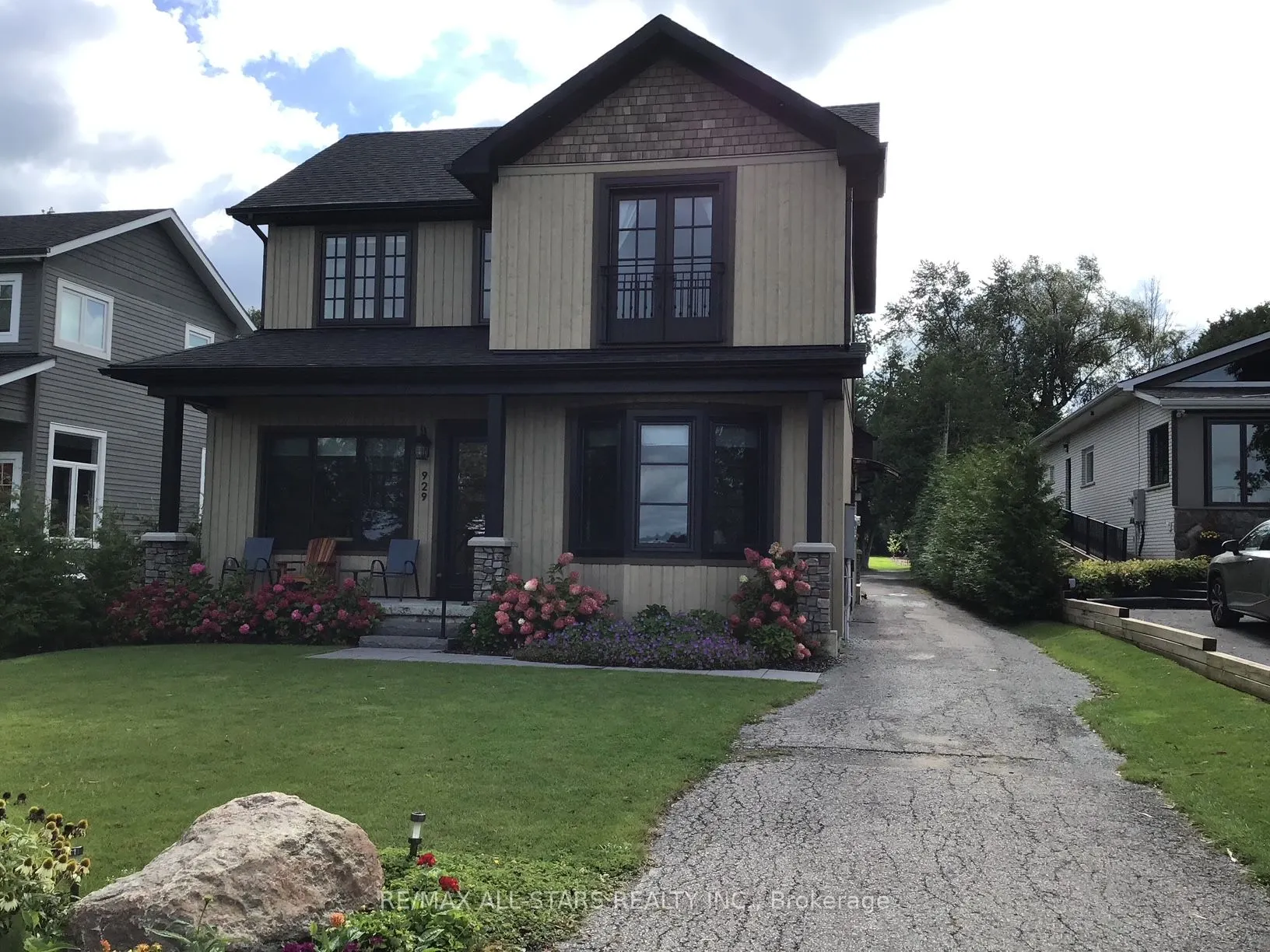 929 Lake Drive N