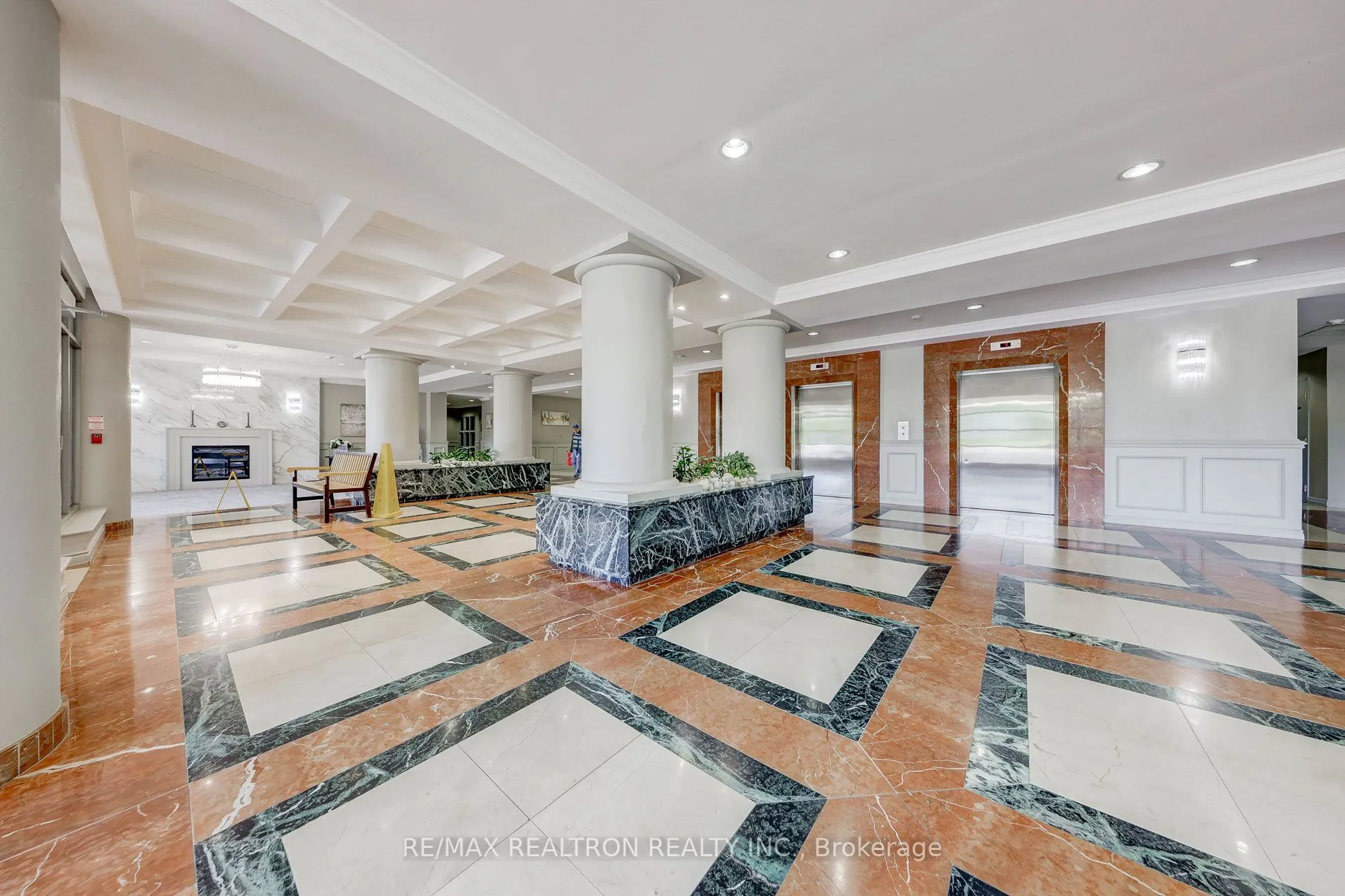 11 Townsgate Drive, #206