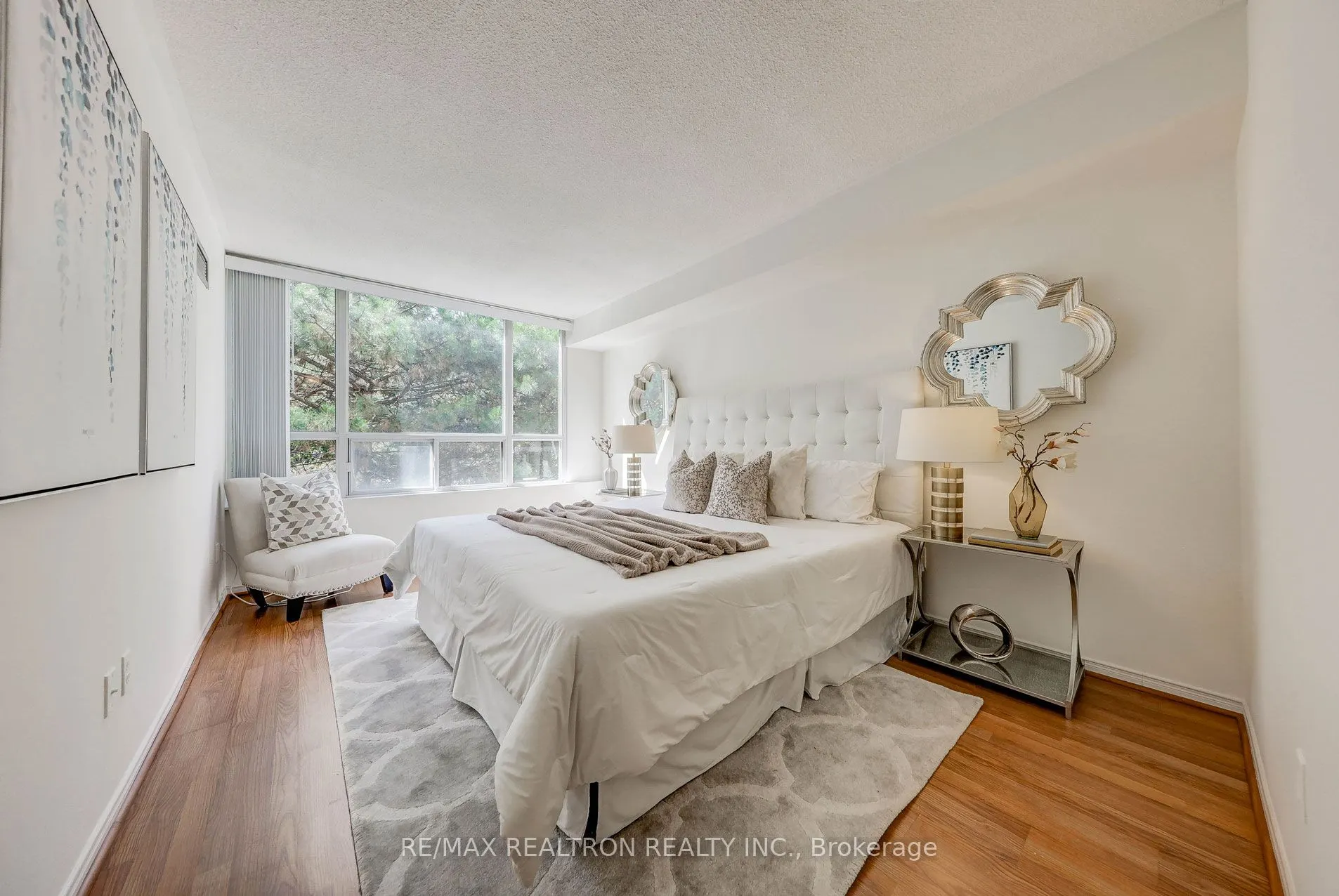 11 Townsgate Drive, #206