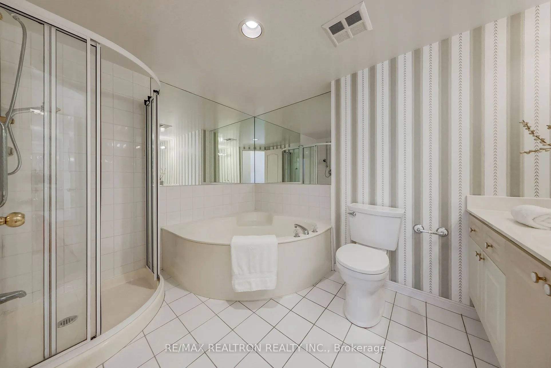 11 Townsgate Drive, #206