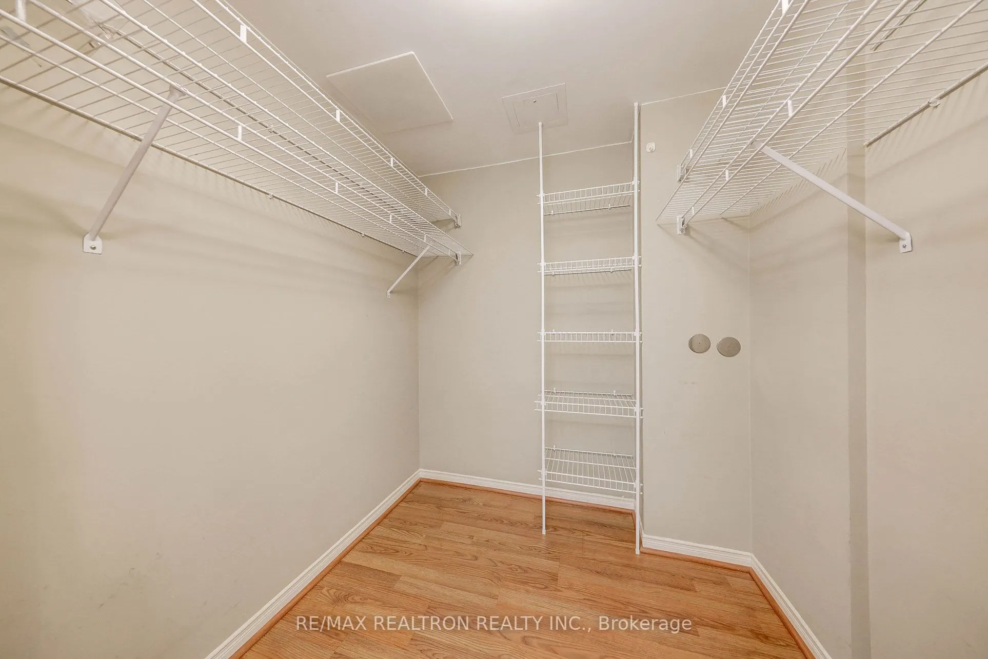 11 Townsgate Drive, #206