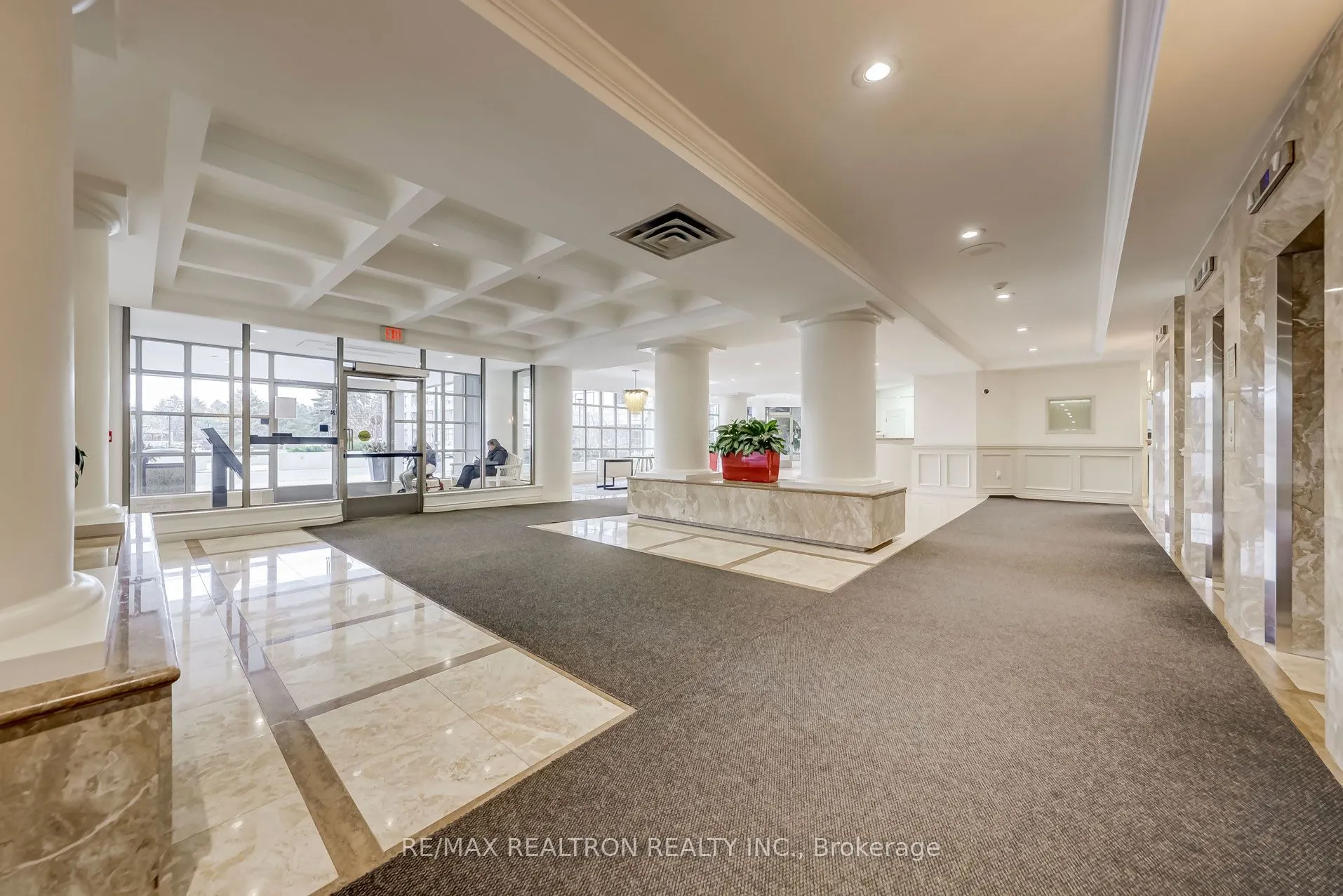 11 Townsgate Drive, #206