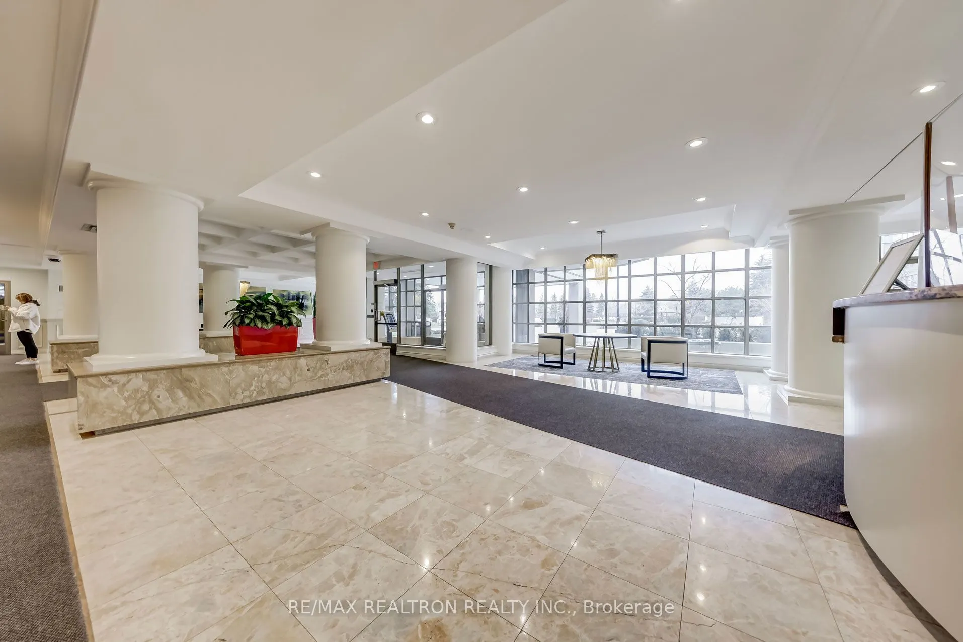 11 Townsgate Drive, #206