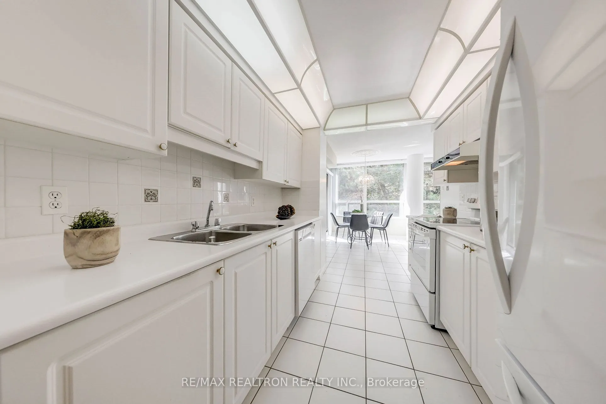 11 Townsgate Drive, #206