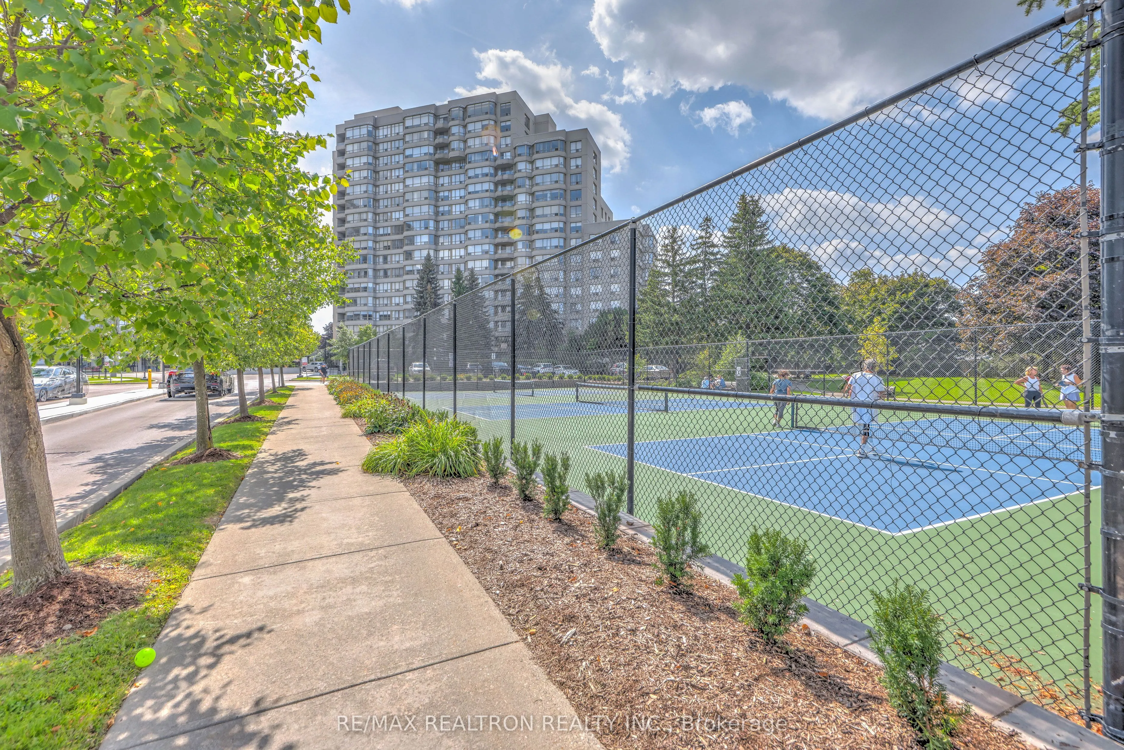 11 Townsgate Drive, #206