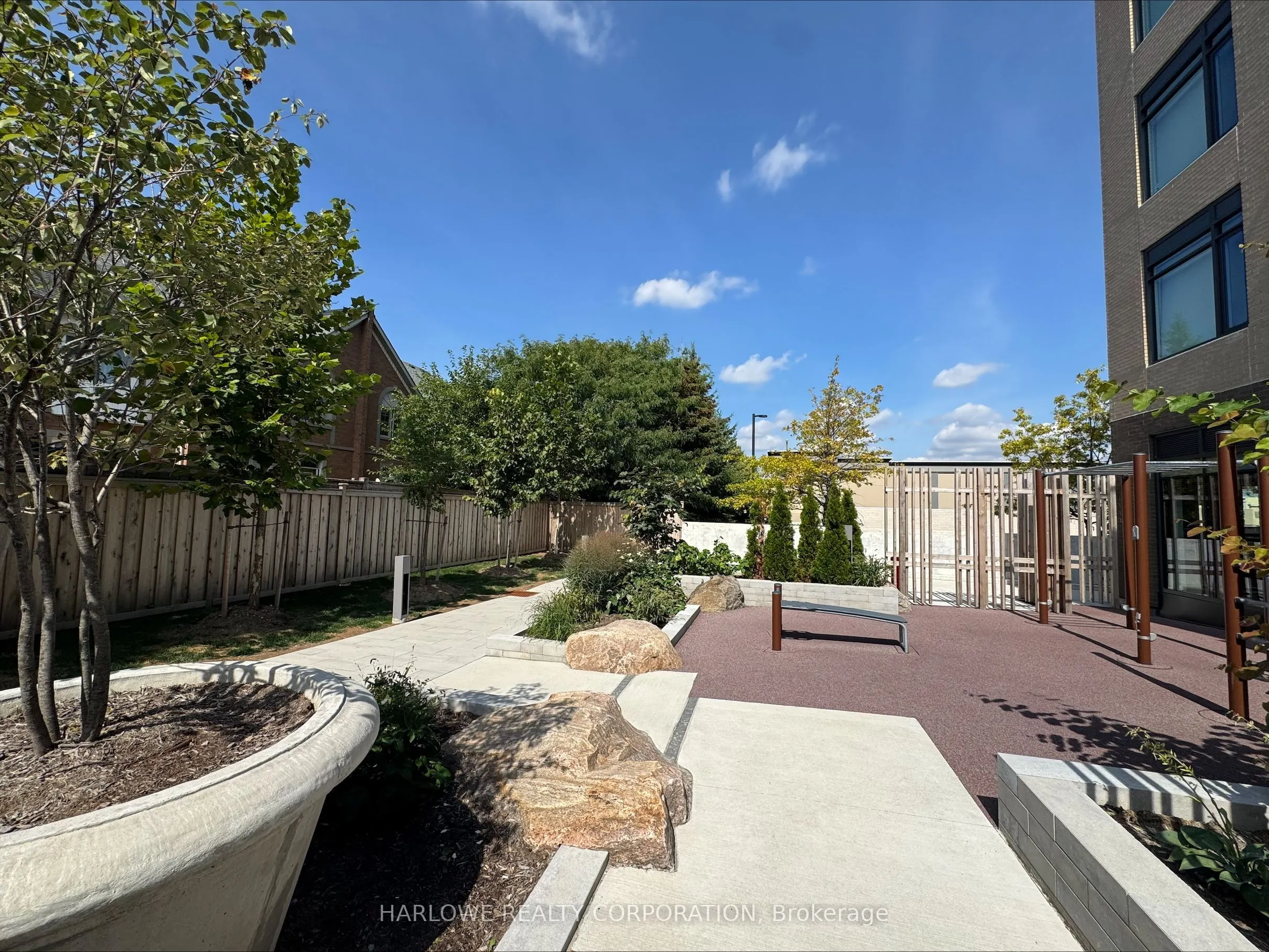 8 Beverley Glen Boulevard, #D629
