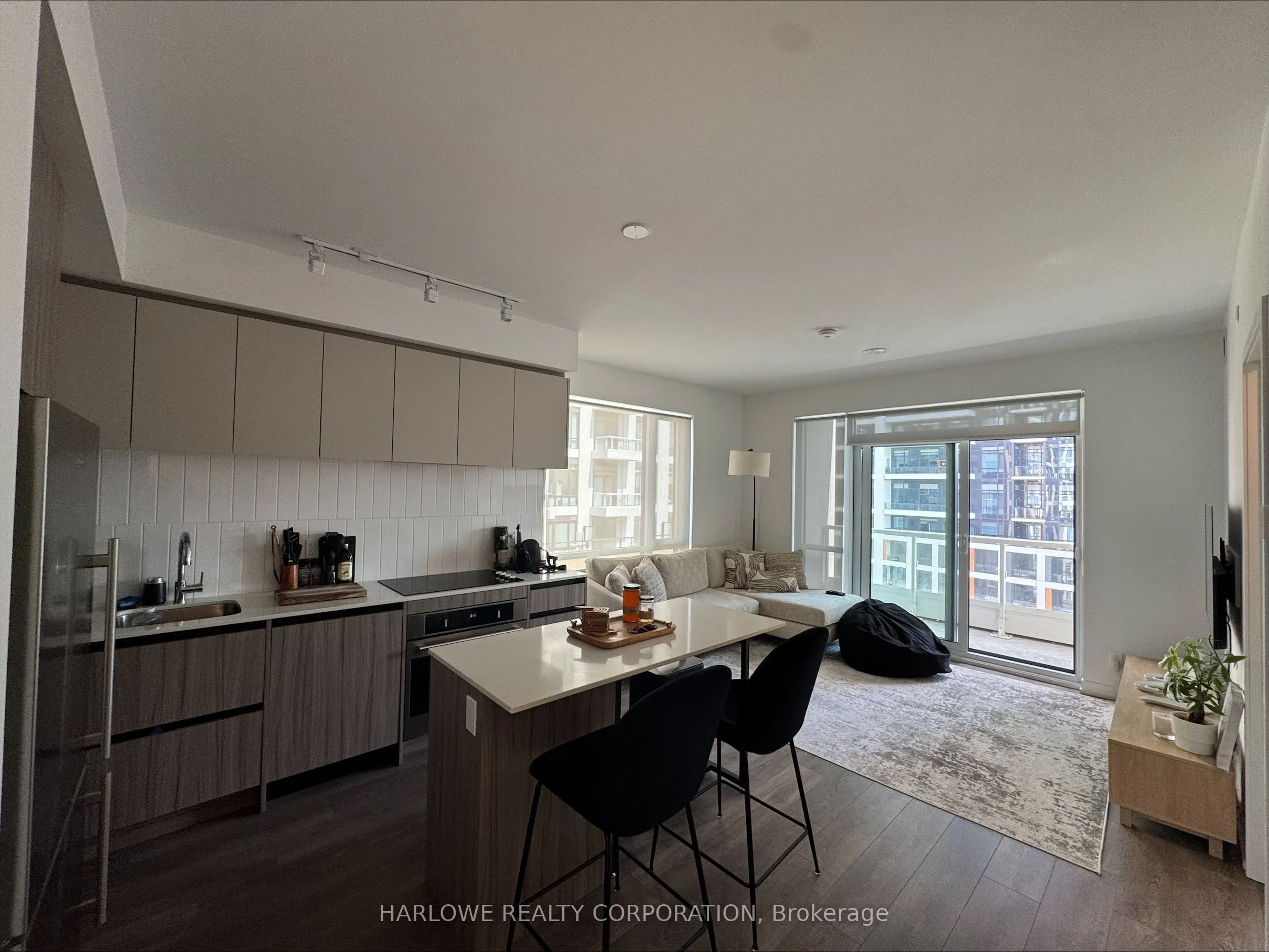 8 Beverley Glen Boulevard, #D629