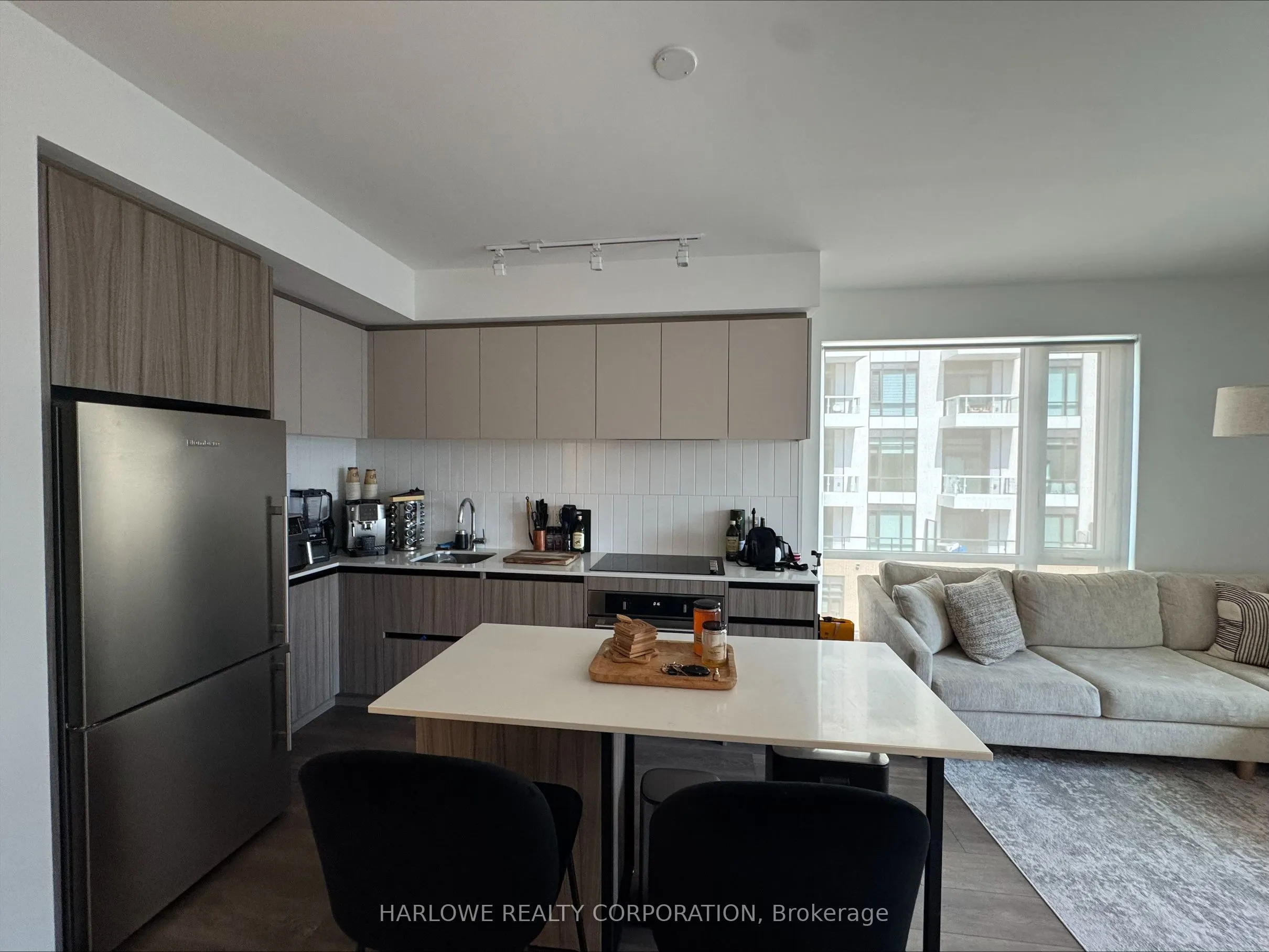 8 Beverley Glen Boulevard, #D629