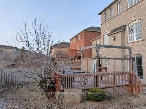 60 Yellowood Circle, #Upper