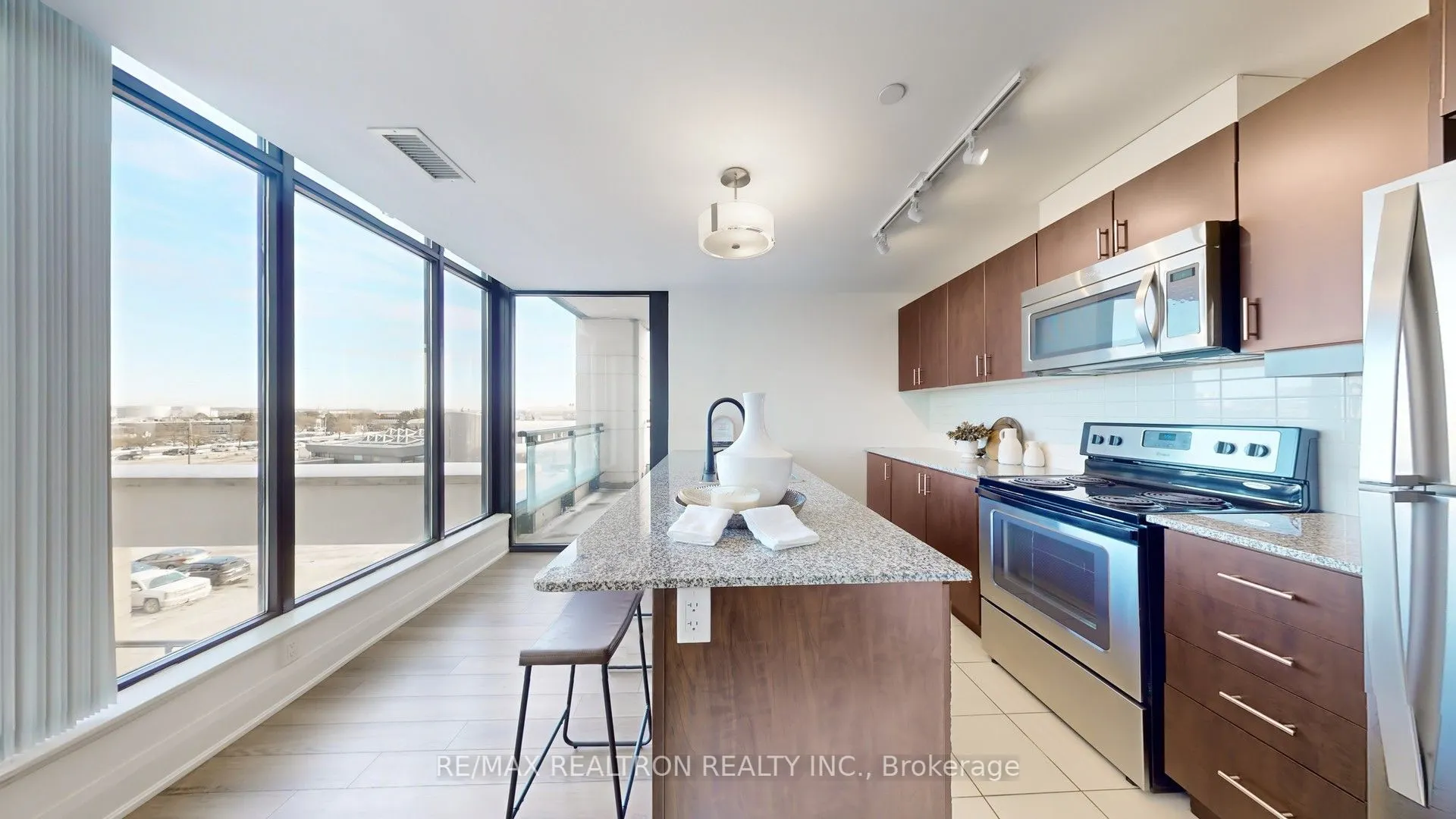 2900 Highway No. 7, #305