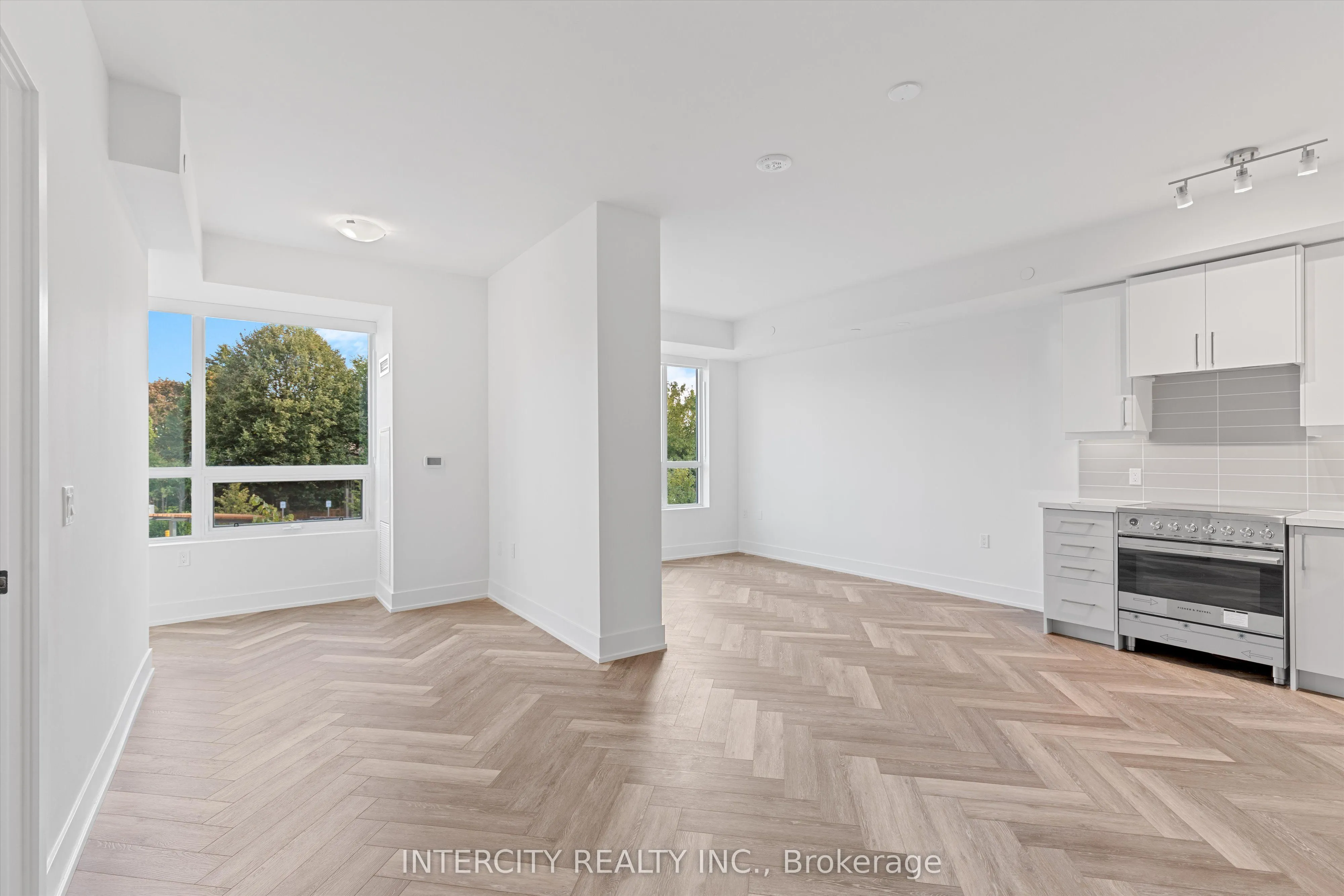 2075 King Road, #205