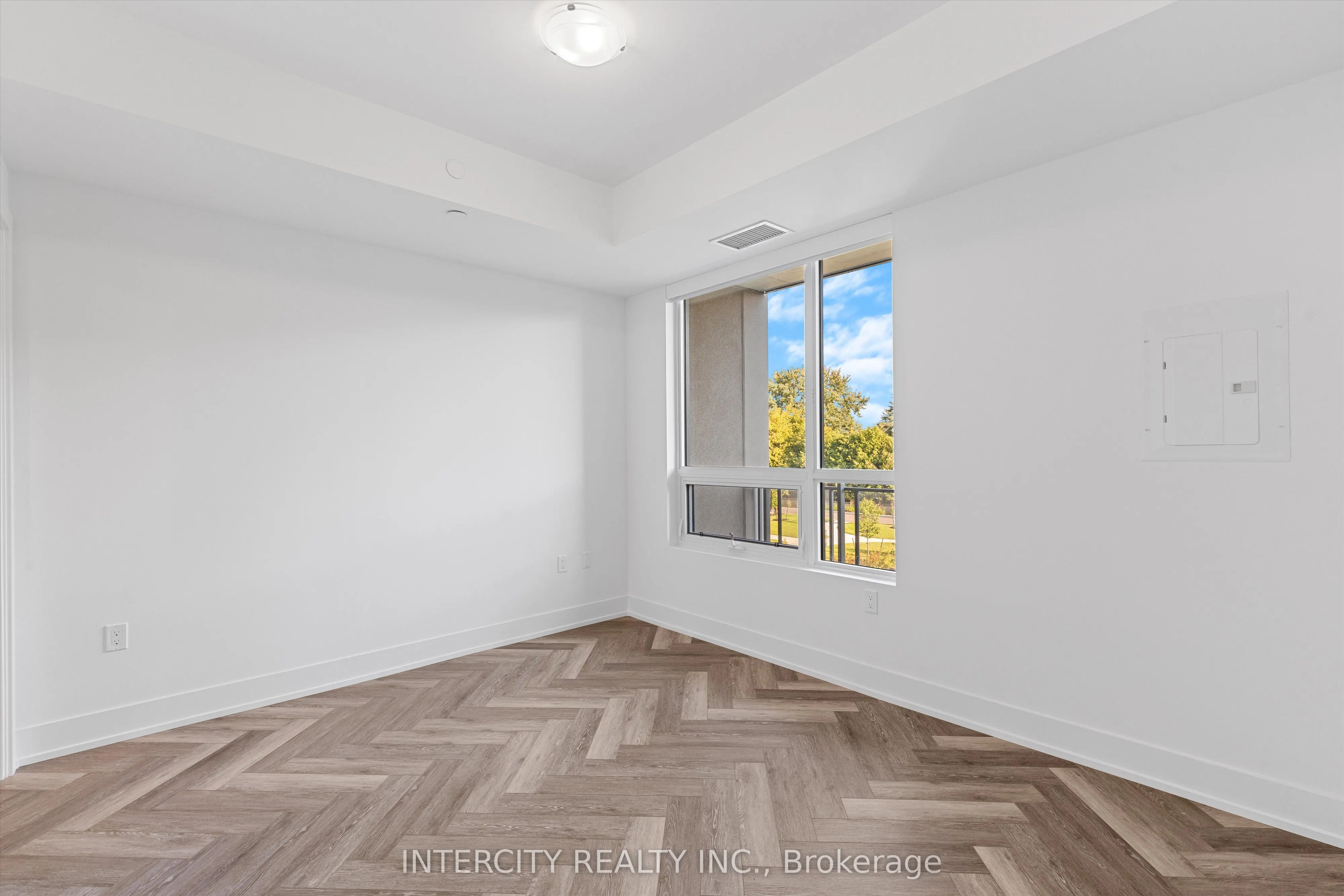 2075 King Road, #205