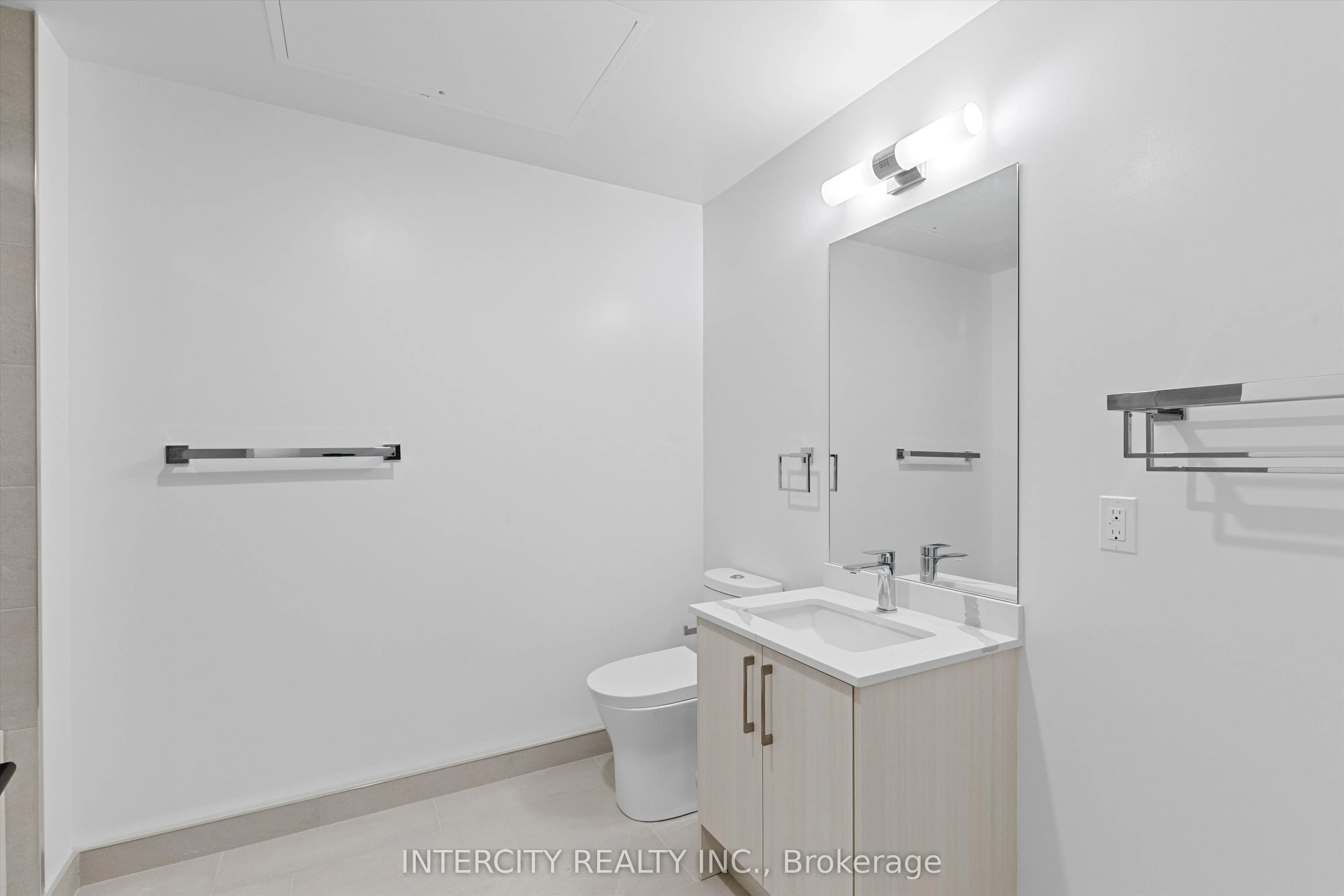 2075 King Road, #205