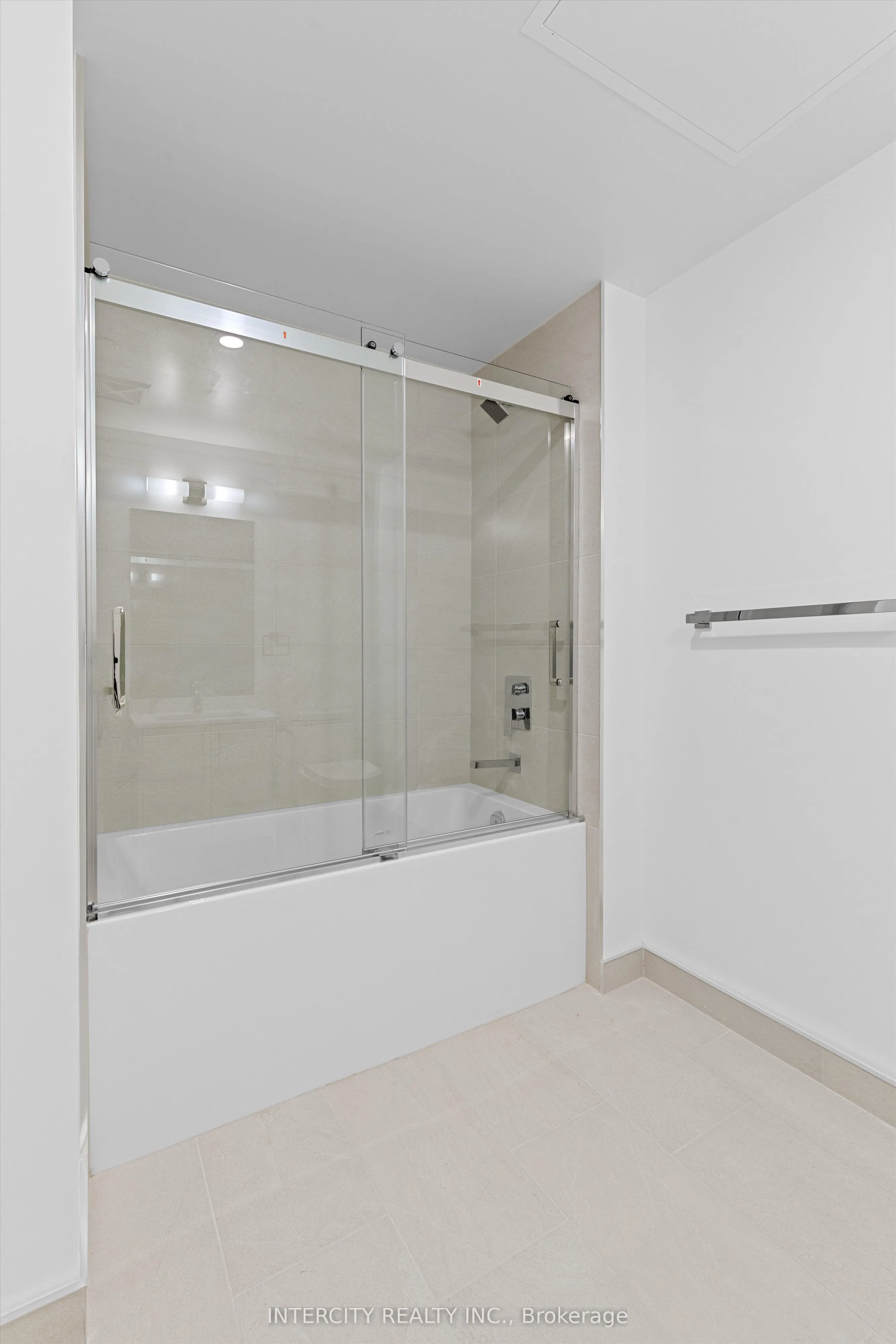 2075 King Road, #205