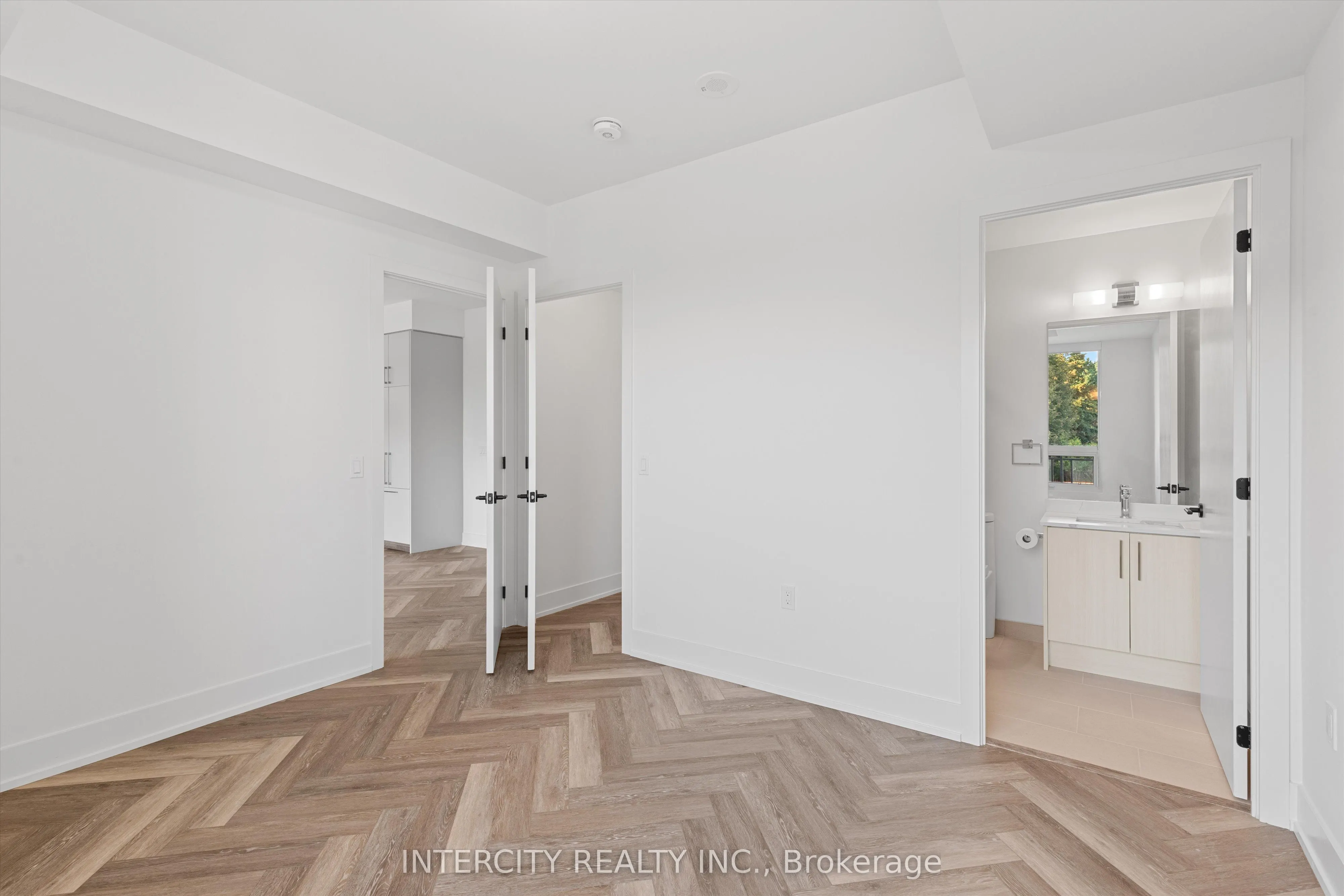 2075 King Road, #205