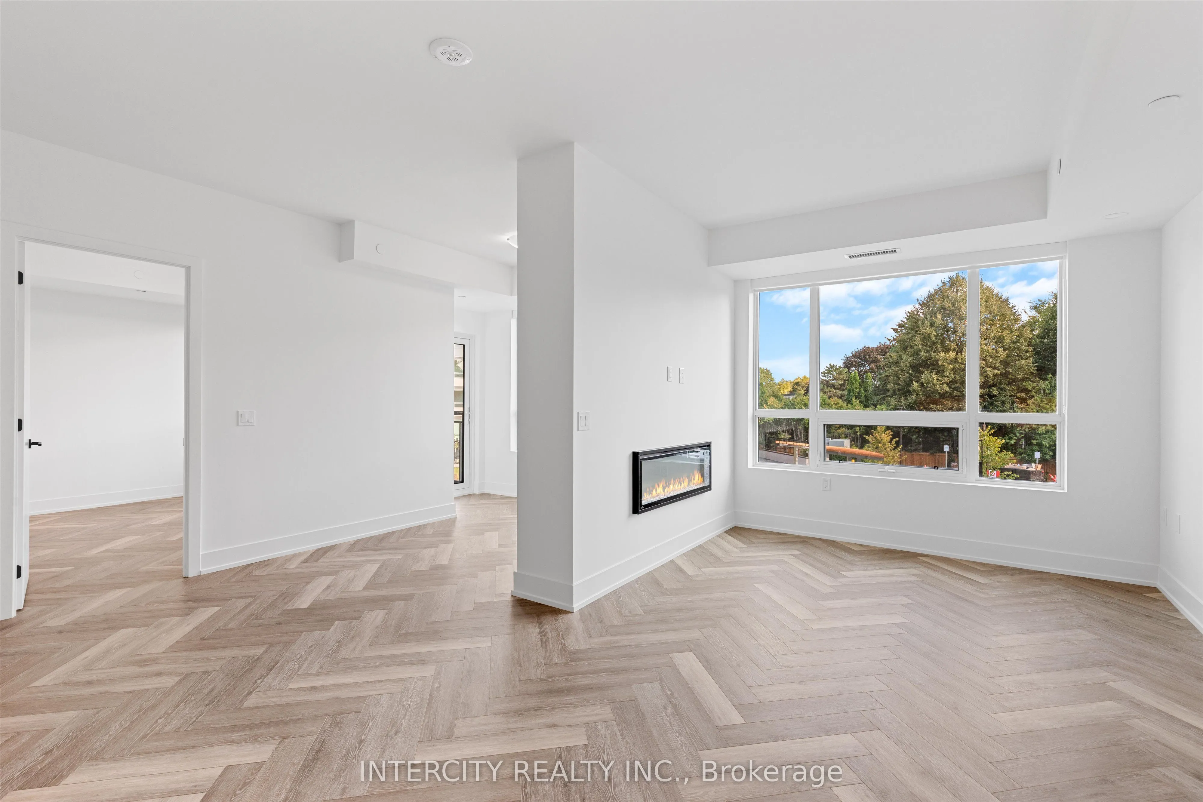 2075 King Road, #205